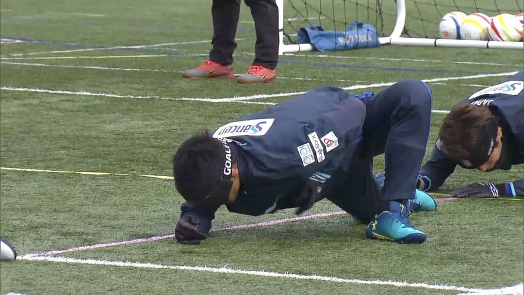 日本テレビ「news zero」のインスタグラム：「#newszero #カラダWEEK  ② #コモドストレッチ #ブラインドサッカー #日本代表 から教わった #姿勢改善 の #ストレッチ をご紹介します。 #猫背 でお困りの方はチャレンジしてみてください！ ※練習映像は2018年撮影」