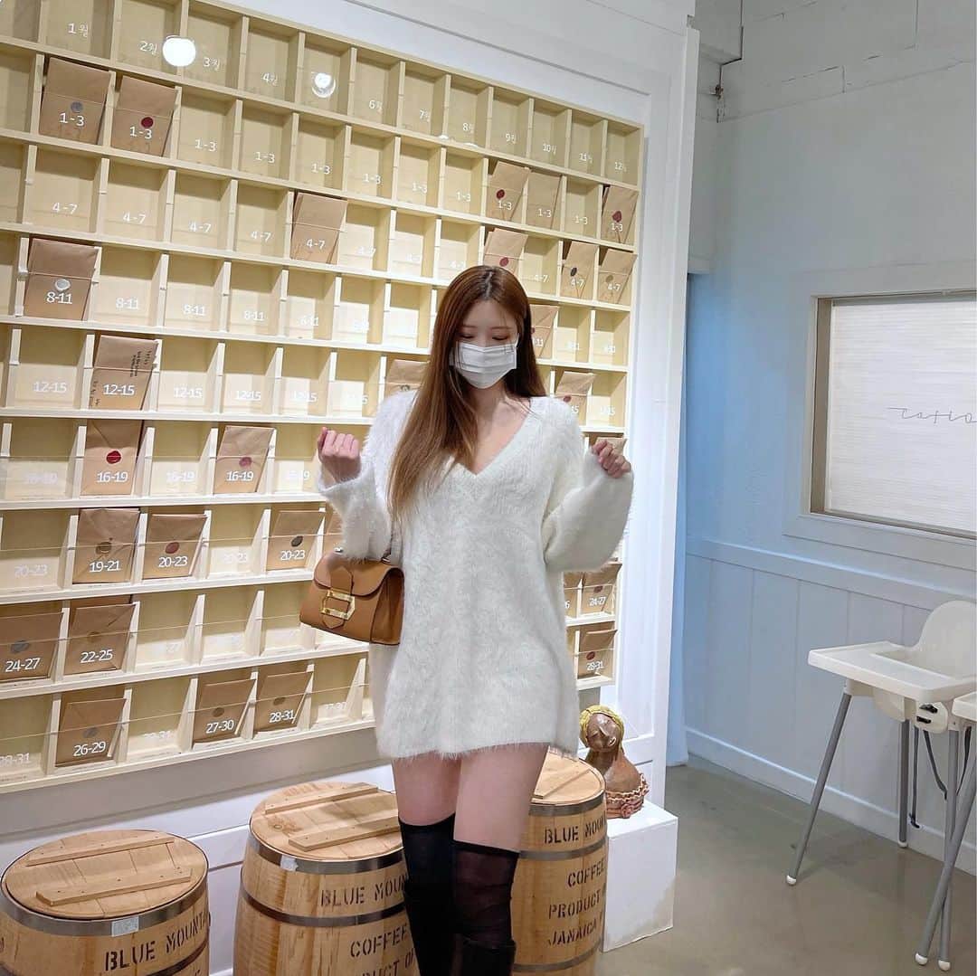 Choi Somiさんのインスタグラム写真 - (Choi SomiInstagram)「⠀⠀⠀⠀ #글랜더 #glander  이주를 기다린 보람이 있는 니트🤎」11月5日 21時04分 - cxxsomi