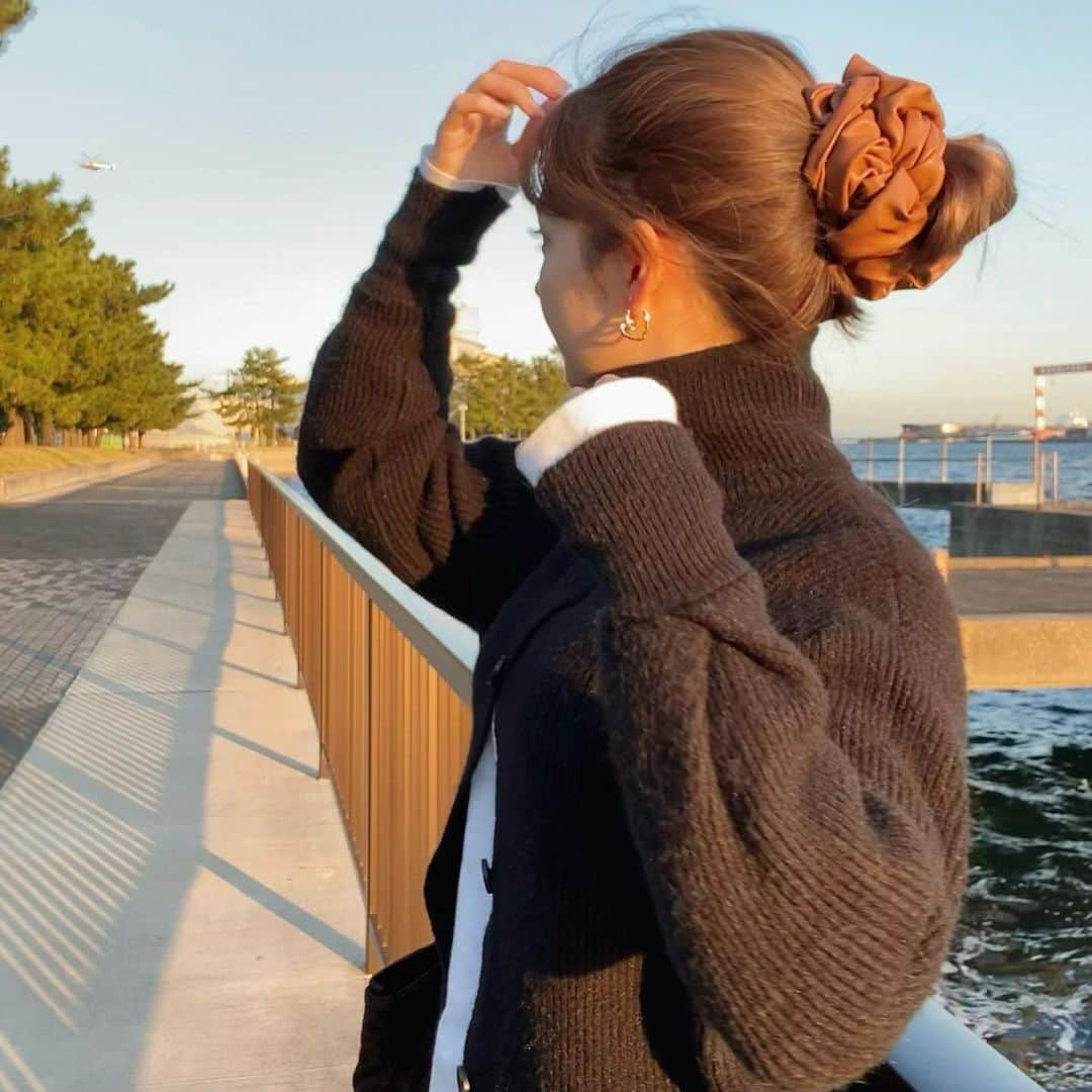 HELENAのインスタグラム：「day off🍂 秋晴れで気持ちいい1日でした☺︎  🧶 @trifle_official」