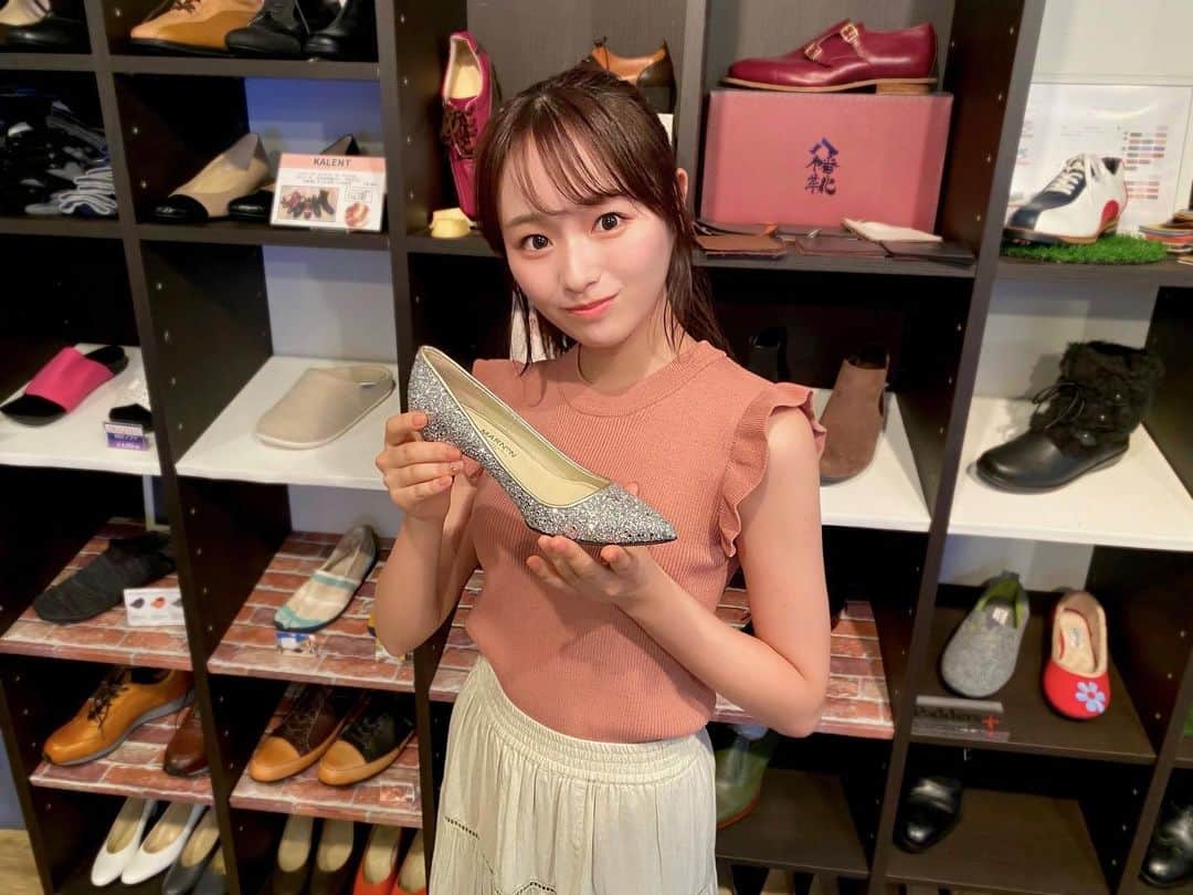 のインスタグラム：「. . 皆さん「自分に本当に合う靴」知ってますか？  今日はお仕事のご報告✨ . 先日、株式会社bienoでは足と靴の専門店「MyFootStation」を運営する株式会社ドリーム・ジーピー様のプロダクトプロモーションを実施しました。  株式会社ドリーム・ジーピーは、足に関するシステム開発や機械販売、オーダーメイドシューズ販売などを展開している足と靴の専門企業。 近年は病院にも販路を広げ、培ってきたノウハウや技術を医療の現場で活かし人々の健康を支えています。  私も今回初めて自分の足を細かく測定をしてみて、これまで知らなかった自分の歩き癖を知れたり、合わない靴を履いていたことが分かったりと本当に驚くことばかりでした。  本当に素晴らしい技術なので、是非もっと多くの方に広げていきたいと思い、その第一歩として今回のプロジェクトを行いました。 良かったら皆さんも診断しに行ってみて下さい👡  PRTIMESでリリースも公開されているので是非見てね💻」