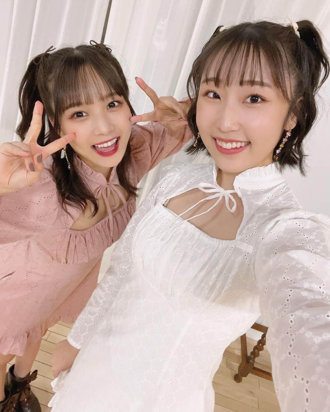 稲場愛香さんのインスタグラム写真 - (稲場愛香Instagram)「👯 まなるるイベントの衣装可愛すぎるんだよ…！！ ⁡ ⁡ #juicejuice #稲場愛香 #まなかん #アイドル #idol  #段原瑠々 ちゃん #まなるる #イベント #衣装  #おそろい #色違い #おそろコーデ #ペアルック  #ワンピース #ハーフツイン #ヘアアレンジ #一緒 ❤️‍🔥」11月5日 21時38分 - manaka_inaba.official