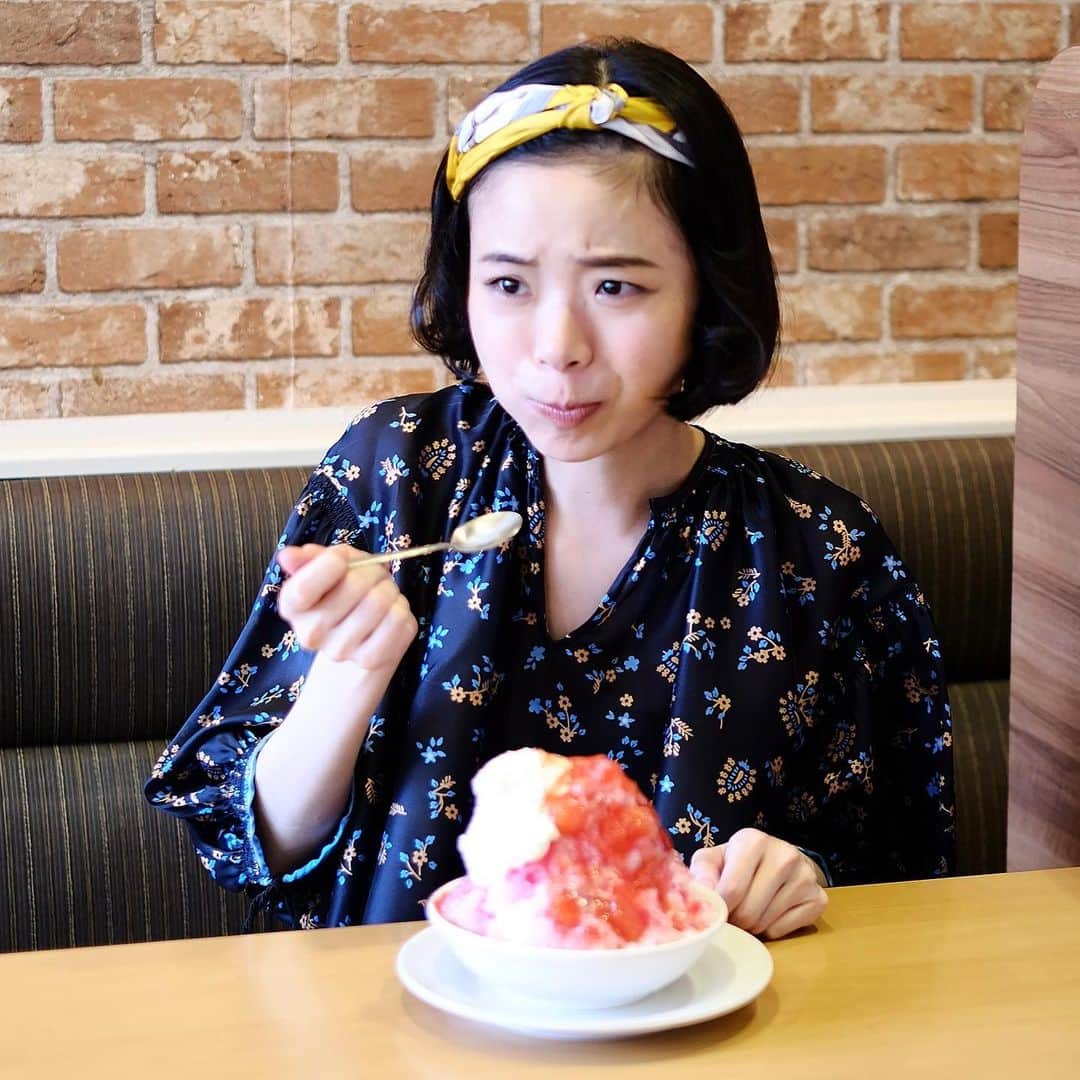 のインスタグラム：「⁡ ⁡ マネージャーいまっさんです。 ⁡ ⁡ 最近お知らせが遅れがちなのを反省中💦 「My Turning Point 〜ミライに挑む冒険者たち〜」 本日11月5日（金）は、 通常時間の22:54から放送です！ ⁡ 今回は、『東京カレンダー』撮影後より、 ⁡ かき氷を食す、趣里 ⁡ です。 ⁡ ⁡ 『東京カレンダー』撮影の舞台裏が動画にて配信されていますのでこちらも是非に。 https://tokyo-calendar.jp/article/22236 ⁡ #MyTurningPoint #東京カレンダー #マネージャーいまっさん」