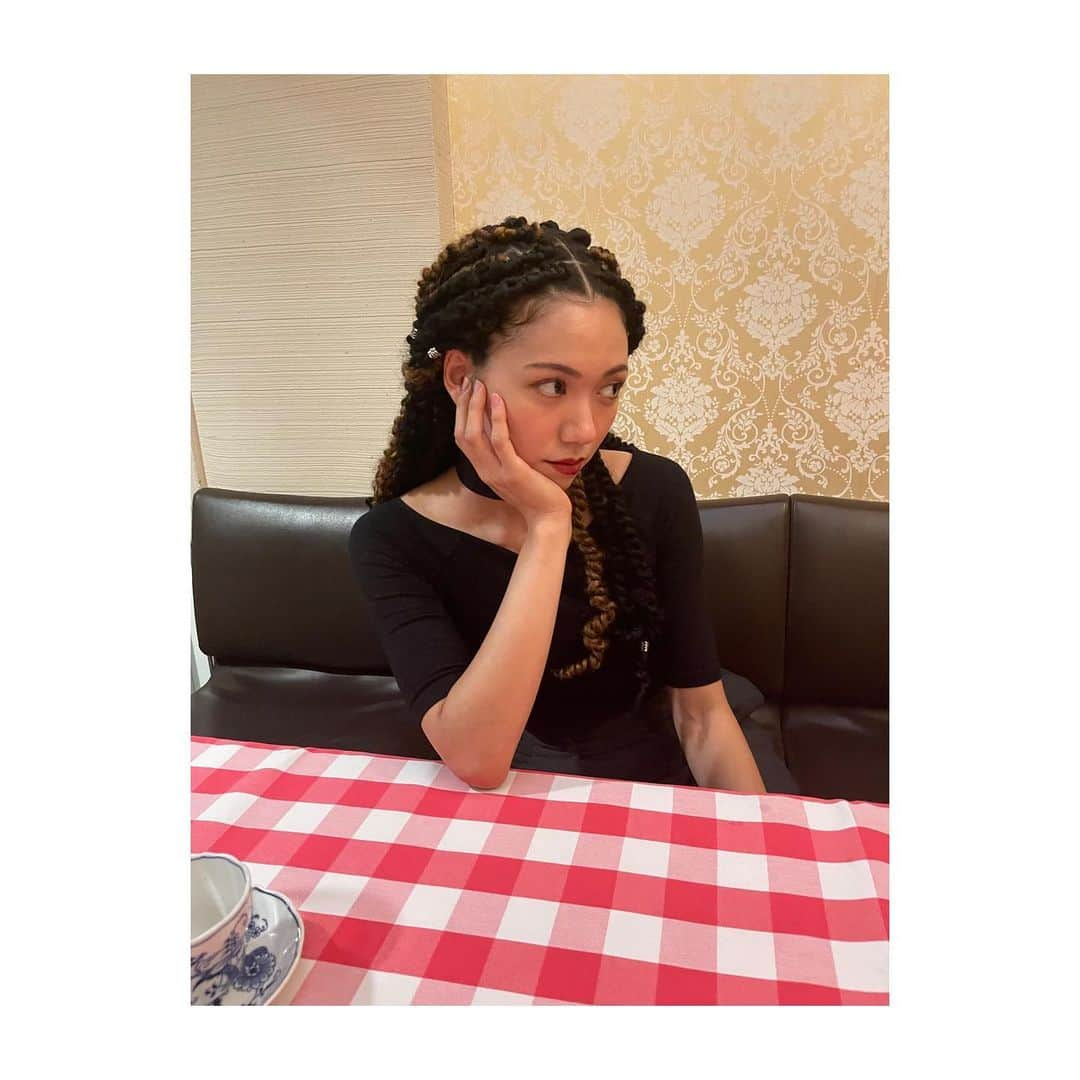 二階堂ふみさんのインスタグラム写真 - (二階堂ふみInstagram)「thank you @mikajambo_braids 💋」11月5日 22時14分 - fumi_nikaido