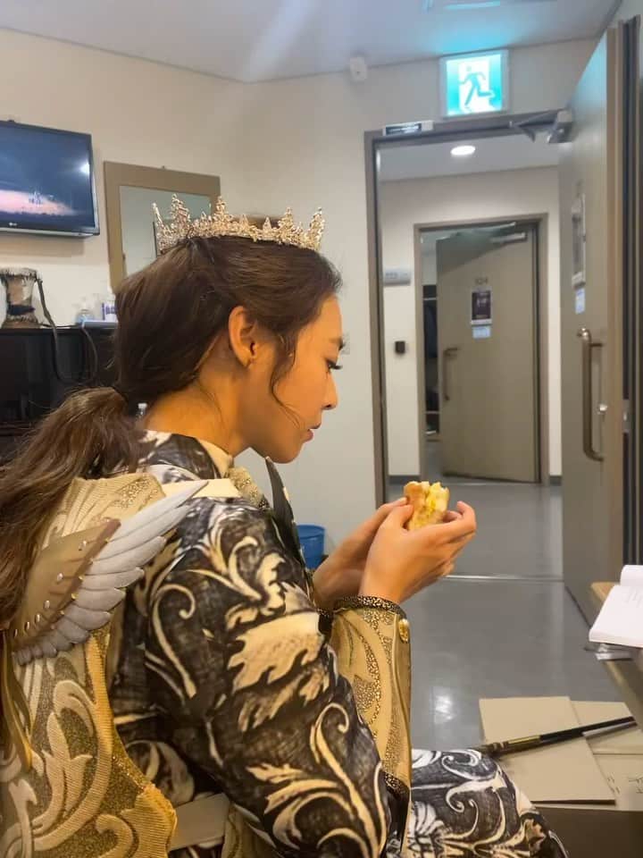 イ・ヨニのインスタグラム：「다이어트? ㅎㅎㅎㅎ 소듕한 내 에그빵! directed by @hyunjoo_hwang」