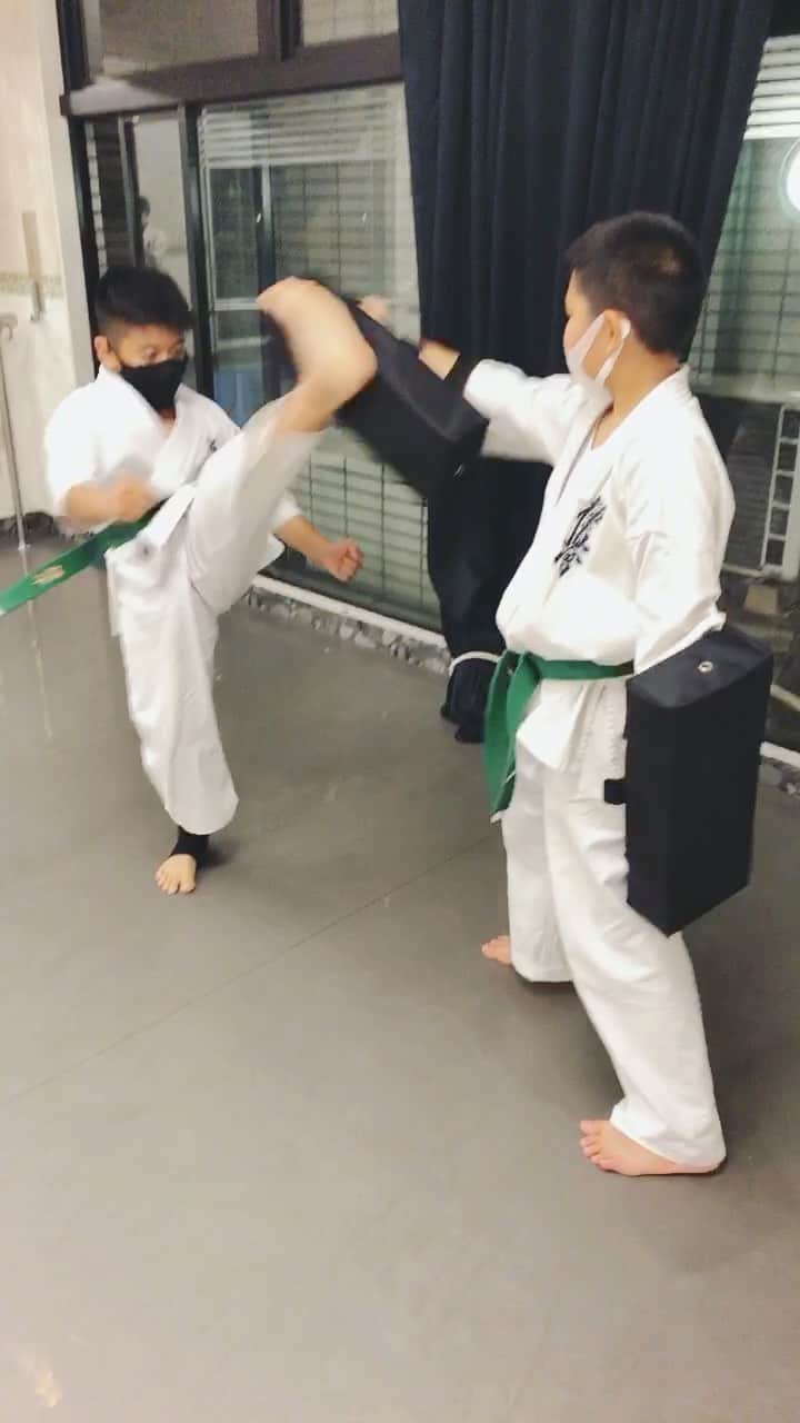浜井美香のインスタグラム：「#kyokushin #karate #kyokushinwomen #martialarts #kick #education #japan #blackbelt #training #空手 #空手女子 #極真 #キッズ空手 #インストラクター #中野坂上 #四ツ谷  #西新宿五丁目 #代々木上原 #代々木八幡」