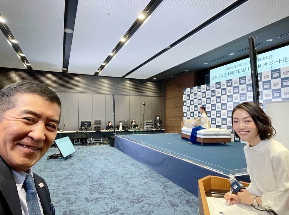 八木早希さんのインスタグラム写真 - (八木早希Instagram)「北京冬季五輪日本選手団「TEAM　JAPAN」サポート発表会 高梨沙羅さんをお迎えして進行致しました⛷ 国内3連勝！これからW杯、そして北京五輪へ🥇 高梨さんがデトックス&リラックスに愛用しているというパロサント早速購入しました＾＾  いつも軽やかなairweave会長＾＾  #airweave#エアウィーブ#スキージャンプ#高梨沙羅#北京五輪#teamjapan#palosanto#パロサント#聖なる木#香木#司会#アナウンサー#八木早希」11月5日 23時05分 - sakiyagi