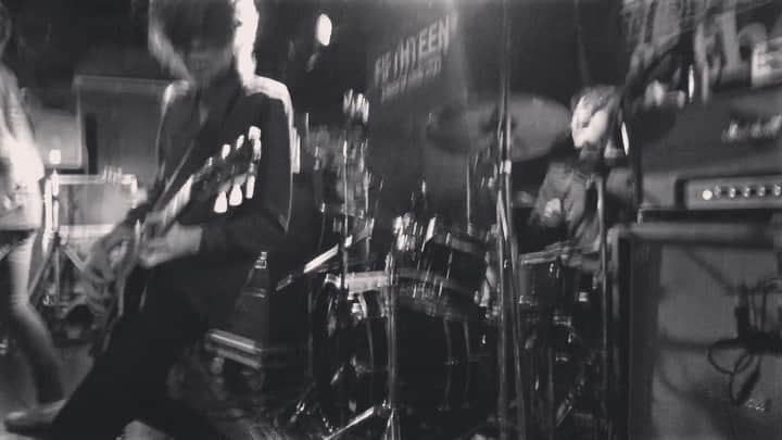 のインスタグラム：「この曲のサビ前のフィルは好きなやつです。横浜ありがとー！ 今日は地獄みたいな低音が渦巻いていて脳みそが(更に)やられました。そんな俺が明日は水戸へ。」