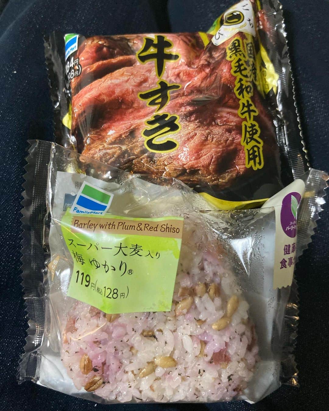 のインスタグラム：「いただきまーす🙏🏼 完全に衝動買いしたー！！！ 色々あるよね〜😊 滑り込みーーーーー #OnigiriAction」