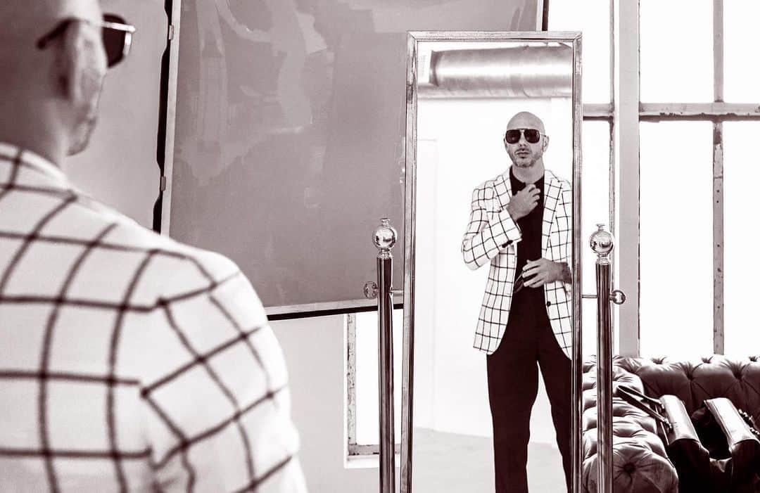 ピットブルのインスタグラム：「😎 #FeelGoodFriday」