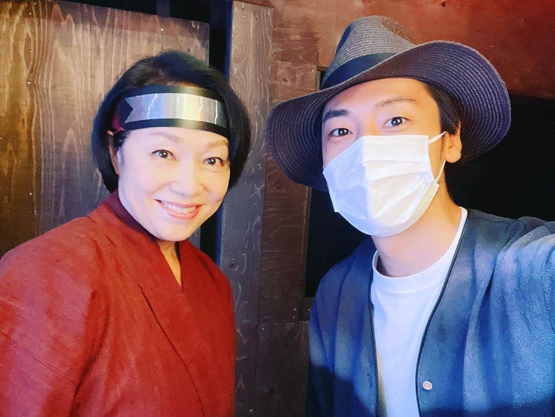 福士誠治さんのインスタグラム写真 - (福士誠治Instagram)「舞台 葉隠れ旅館物語 今月10日から初日  コロナ明けに楽しめる舞台を作っております。  馬鹿だけど笑えて心ほっこりの舞台！  気軽に楽しんで来てもらいたい作品です。  一期一会。  舞台は出会い。  生の作品を楽しんでもらえたら嬉しいです。 写真はチラシ撮影の時にて  #福士誠治 #駿河太郎 #渡辺裕太 #岡本玲 #増子倭文江 #村上航 #深澤大河 #渡辺哲 #プリエール #あうるすぽっと #演劇 #忍者 #コロナ明け舞台」11月6日 1時10分 - seiji_fukushi