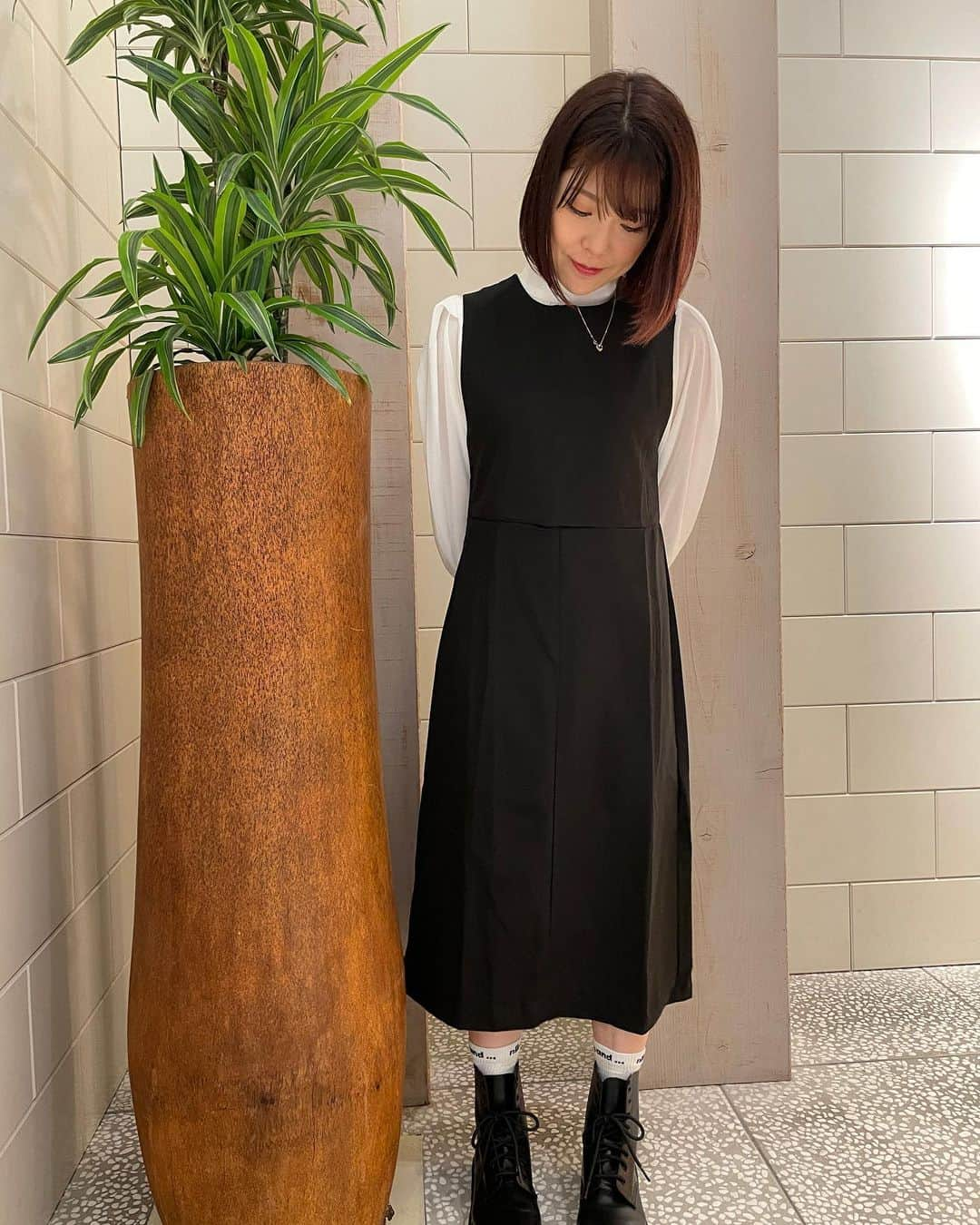 小川麻琴さんのインスタグラム写真 - (小川麻琴Instagram)「たまーにくる私服投稿🙈✨  @joujou_shop_official さんでゲットしたシャツとセットになってるワンピース🥰  白黒カラーのコーデって落ち着くのよねぇ😌🍀  それに、セットになってるから自分でコーディネイト考えなくて良いから楽ちんで有り難い💓  #私服  #ワンピース  #白黒コーデ  #楽ちんコーデ  #joujou_shop_official」11月6日 13時49分 - 1029_makoto