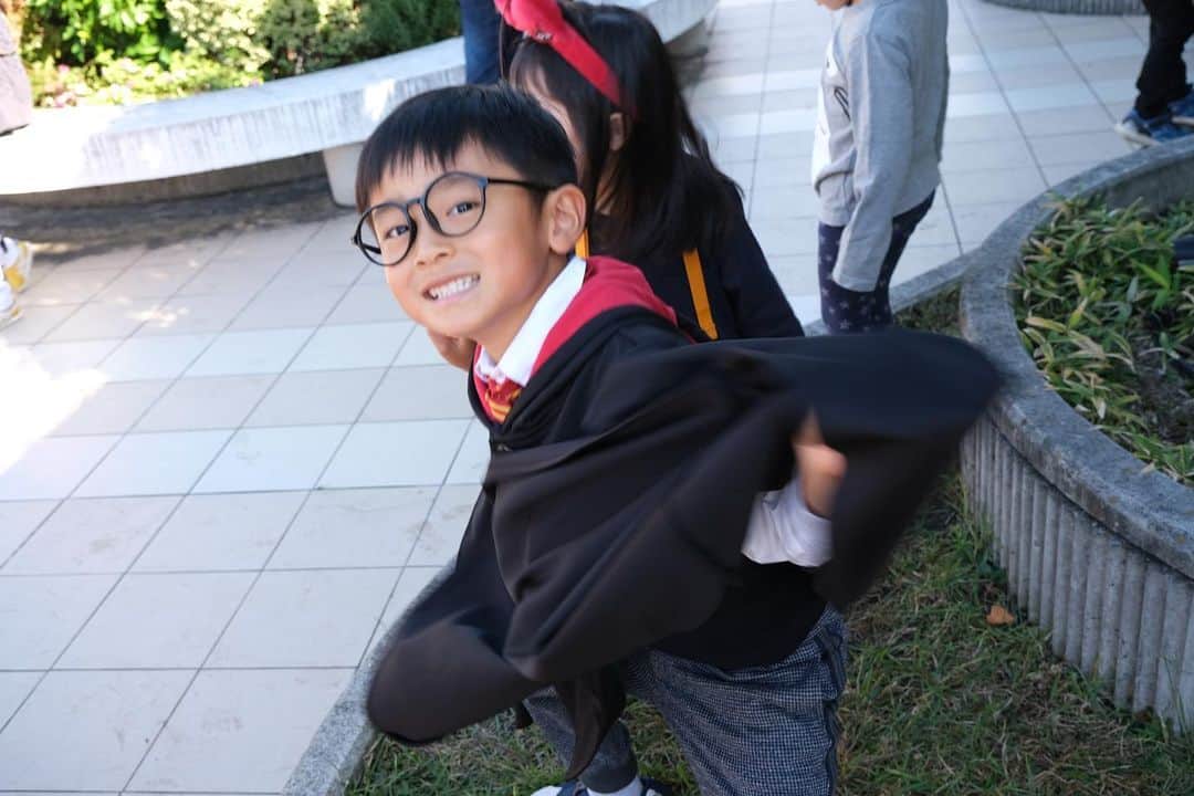 奥田順子さんのインスタグラム写真 - (奥田順子Instagram)「HELLOWEEN🎃 ハリーポッター🪄の仮装に。 ハリポタ好きの息子。なりきってました🥺‼︎ #ハロウィン#HELLOWEEN#ハロウィンクッキー#ハロウィンアイシングクッキー#ハリーポッターコスプレ#ハリーポッター#5歳ハロウィン」11月6日 12時36分 - okuda_junko