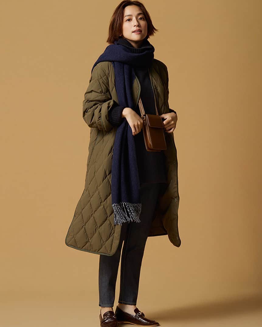 PLST（プラステ）さんのインスタグラム写真 - (PLST（プラステ）Instagram)「"中村アンさんが着る、洗練アウター"  秋冬ファッションの主軸となるコート。 タイムレスなデザインながら、今年らしくカッコよく着こなすことができるアイテムをご紹介。  #Style04 キレイめに着こなせて重宝する、キルティング  🏷キルティングダウンコート ¥20,000  ✔︎ 軽量のダウンとフェザーを使用した、肩の凝らない軽やかさが特徴 ✔︎角を除いたヘムのレザートリム、サイドスリットはボタンで調節可能など、こだわりの詰まったディテールがポイント ✔︎表地は撥水加工が施されており、雨の日も安心  アイテムの詳細は、商品タグ付けまたは、オンラインストアの商品ページをチェックしてみてください！」11月6日 12時38分 - plst_official