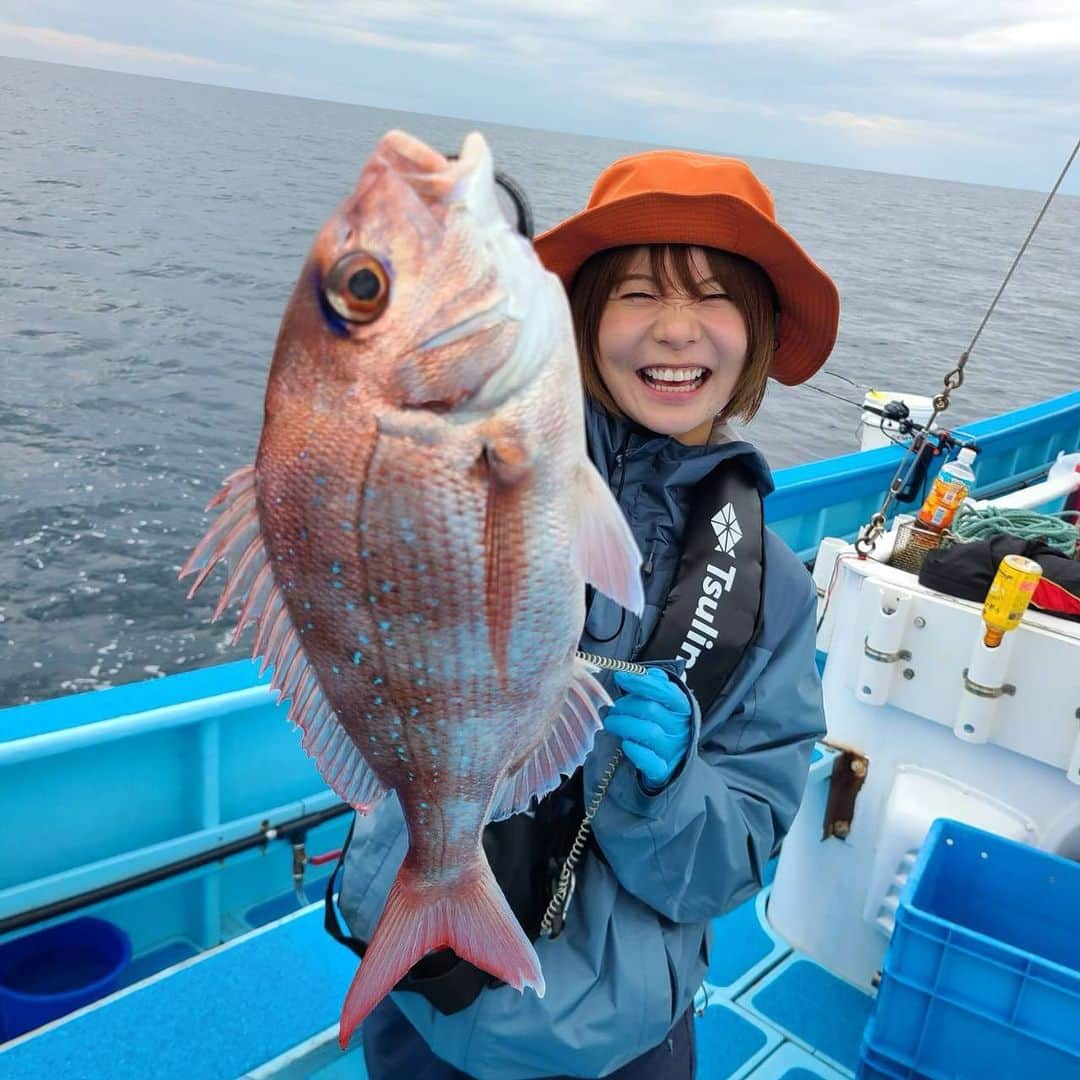 真奈さんのインスタグラム写真 - (真奈Instagram)「西伊豆、仁科港から龍海丸で 釣りに行ってきました〜！！！  釣れる釣れる…… 釣れすぎました……🐟  とっても楽しかった〜！！  釣った魚をサンセットコインに替えて お土産買ったりご飯食べたりも できましたよ🥺🐟  女の子1人でも安心安全で 楽しめました😭最高😭  動画をお楽しみに！！  #Oceanproject #西伊豆　#仁科港 #龍海丸　#イシグロ　 #tsulino #静岡東部ラバープロジェクト」11月6日 13時06分 - manatmnt0116