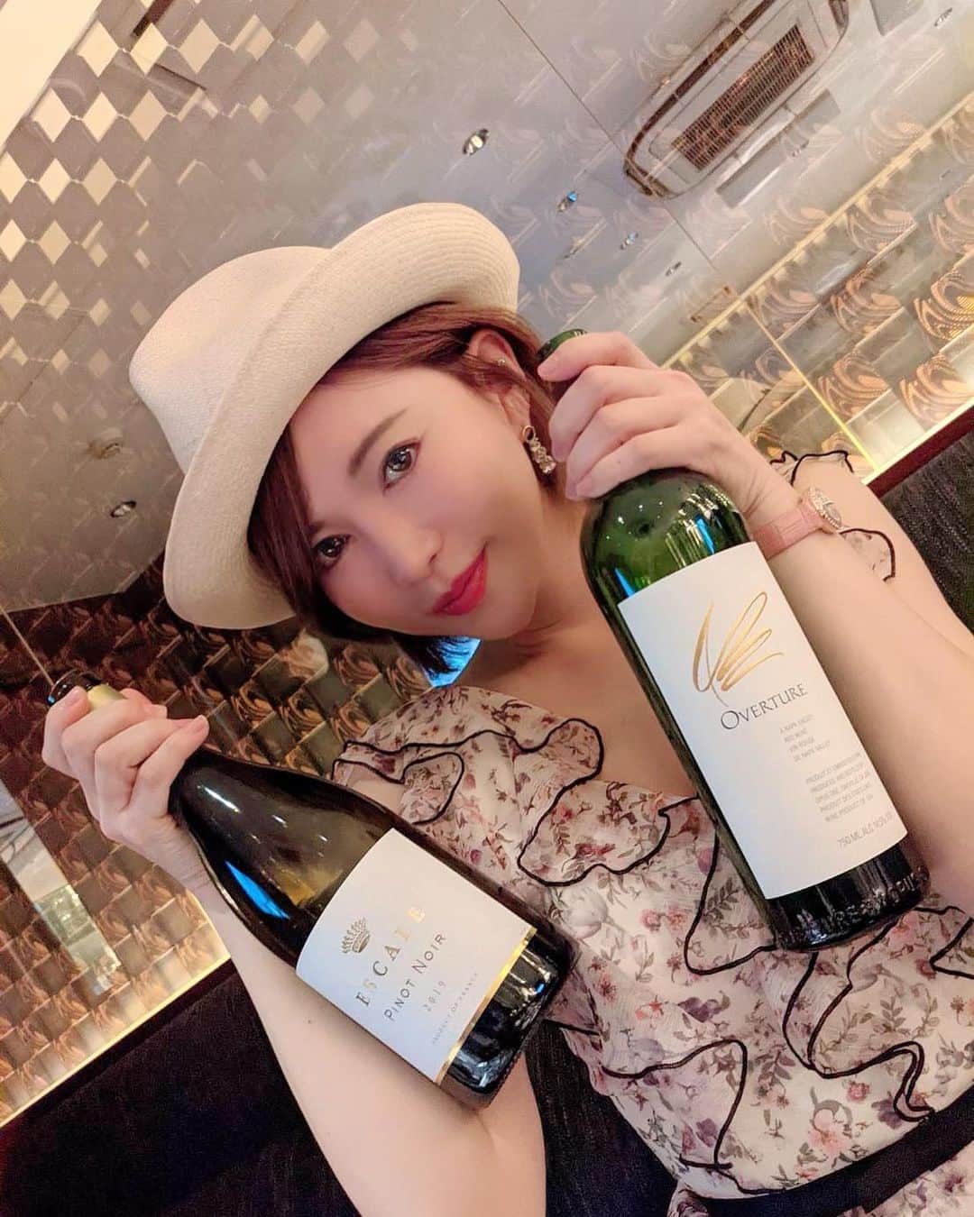 里美ゆりあのインスタグラム：「美味しい赤ワイン🍷お店で飲めるのは本当に幸せ💞 テキーラ🥃も少しずつ飲めるようになってきたw  #ミュゼルヴァ #六本木 #キャバクラ #キャバクラ嬢  #里美ゆりあ #yuriasatomi #roppongi」