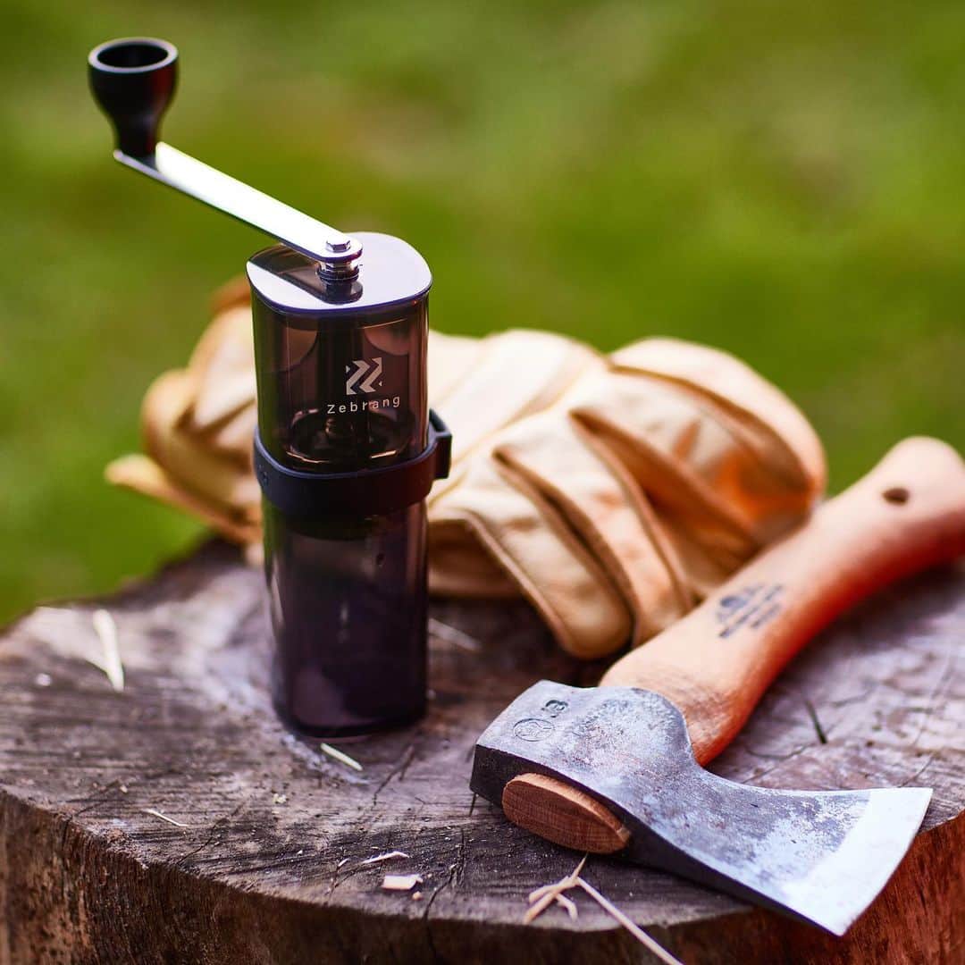 のインスタグラム：「◆GOOD MORNING COFFEE◆  【COMING SOON】  "ZEBRANG COFFEE MILL" (ゼブランハンドコーヒーミル)  本格的なキャンプシーズンが到来しました。 カッコいいギアを揃えるだけで気持ちも雰囲気も高まります！  デザインも機能性も抜群なゼブランシリーズで「新たなコーヒー体験」してみませんか？  詳しくはこちらから↓↓↓  @zebrang.jp   therisingsuncoffee.com  #coffee #coffeebeans  #coffeeroaster  #coffeelab  #coffeeandsurfing  #coffeetime  #coffeelover  #coffeebreak  #coffeeshop  #coffeestand  #coffeeholic  #coffeehouse  #coffee_inst  #coffeemaker  #coffeeshops  #coffeecoffeecoffee  #coffeenclothes  #coffeeaddict  #coffeeculture  #coffeemorning  #specialitycoffee  #zebrang #outdoorcoffee  #ambassador #TRSC」
