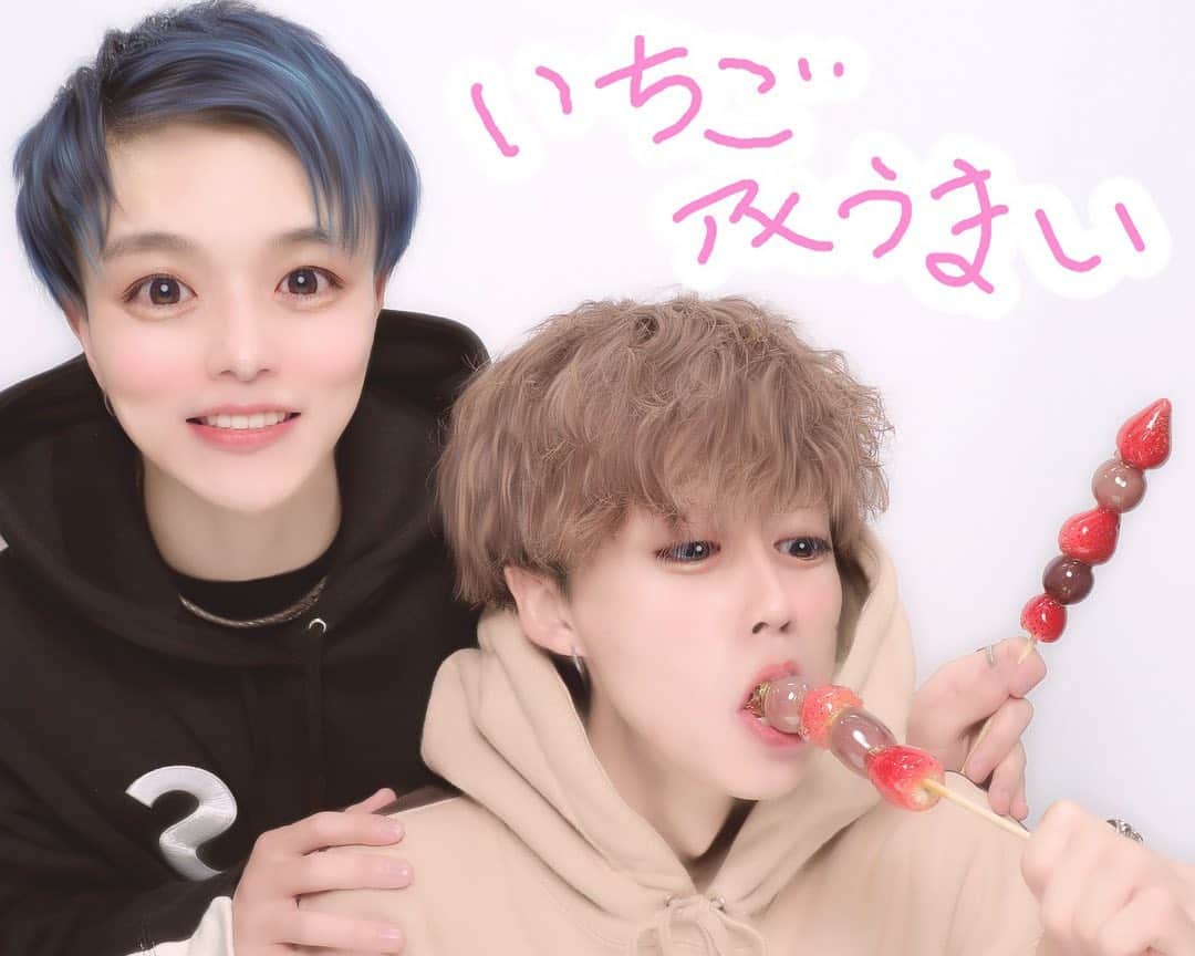 リョーマさんのインスタグラム写真 - (リョーマInstagram)「企画でゆうたと原宿！ 楽しい時間をありがとう〜☺︎ 人生初のいちご飴デビュー🍓 美味かった！  ペアルックもありがとう！」11月6日 13時52分 - com.ryoma.editor