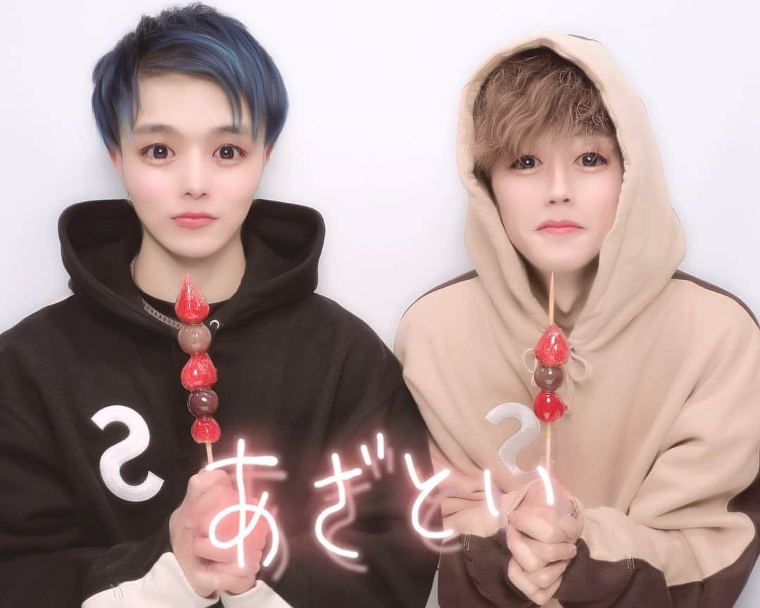 リョーマさんのインスタグラム写真 - (リョーマInstagram)「企画でゆうたと原宿！ 楽しい時間をありがとう〜☺︎ 人生初のいちご飴デビュー🍓 美味かった！  ペアルックもありがとう！」11月6日 13時52分 - com.ryoma.editor