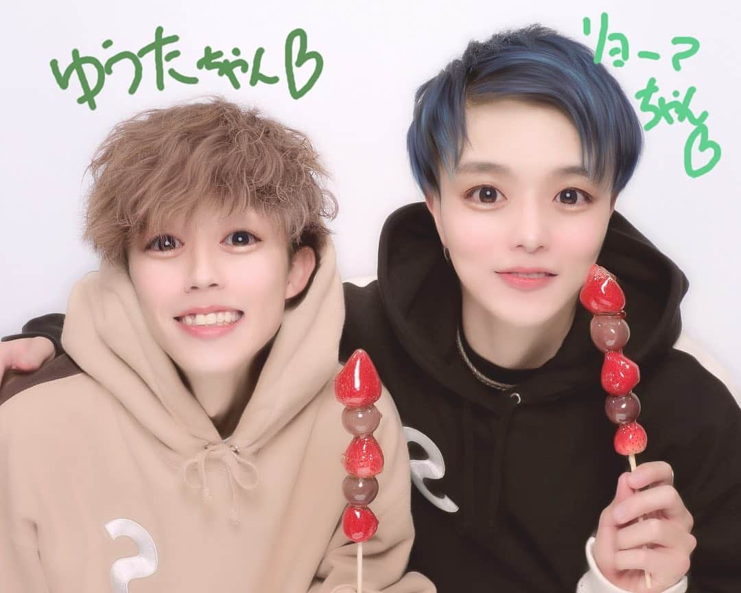 のインスタグラム：「企画でゆうたと原宿！ 楽しい時間をありがとう〜☺︎ 人生初のいちご飴デビュー🍓 美味かった！  ペアルックもありがとう！」