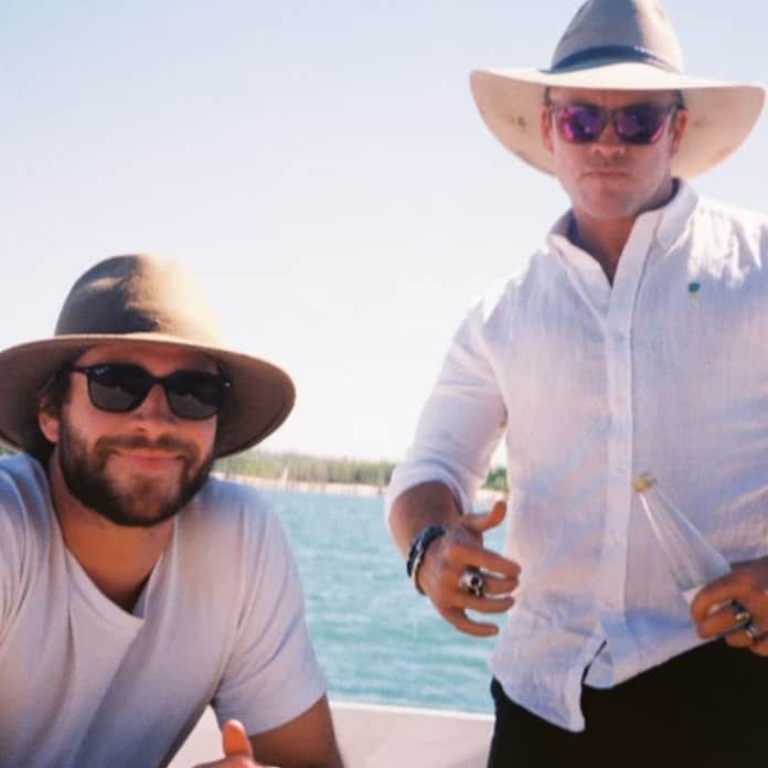 リアム・ヘムズワースのインスタグラム：「Happy birthday @hemsworthluke you sweet precious legend you. Love ya buddy.」