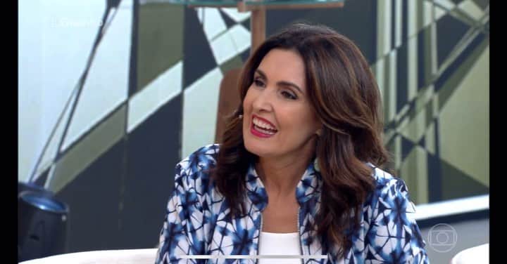 ファチマ・ベルナルデスのインスタグラム：「Eu conheci @mariliamendoncacantora em 2015. Aos 20 anos, já impressionava pela força de suas canções. O #encontrocomfatima foi o primeiro programa de TV de que participou. A ida dela foi uma sugestão do @piunti. Acompanhei com muita atenção a ascensão dela e era sempre uma festa reencontrá-la no programa. Que tragédia! 🖤」
