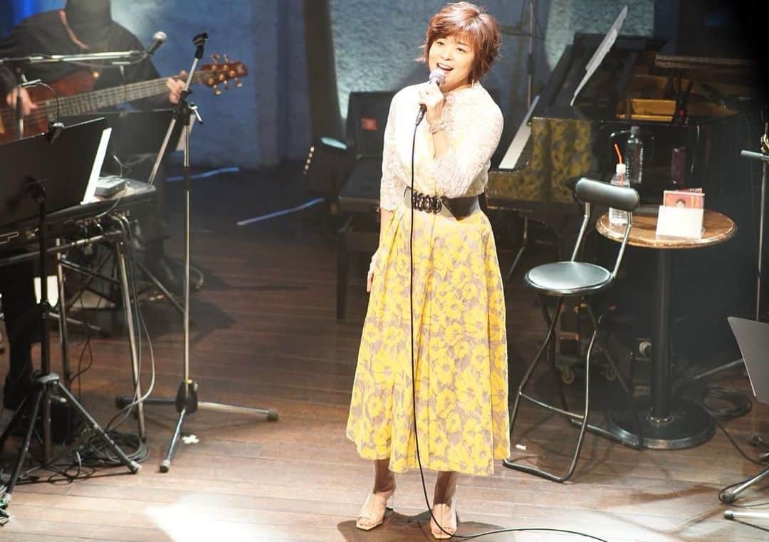 石原詢子さんのインスタグラム写真 - (石原詢子Instagram)「本当に楽しい夜でした。 またライブハウスでやりたい！ 次はどんな風にしようかな・・。  #石原詢子アコースティックライブ #いま届けたい #ありがとう #ただそばにいてくれて #弾き語り #ひと粒 #カバー曲 #ありがとうを伝えたい #スターパインズカフェ #吉祥寺 #楽しい夜 #生配信 #アーカイブ配信 されてます #ホームページにて」11月6日 10時18分 - junko_ishihara.official