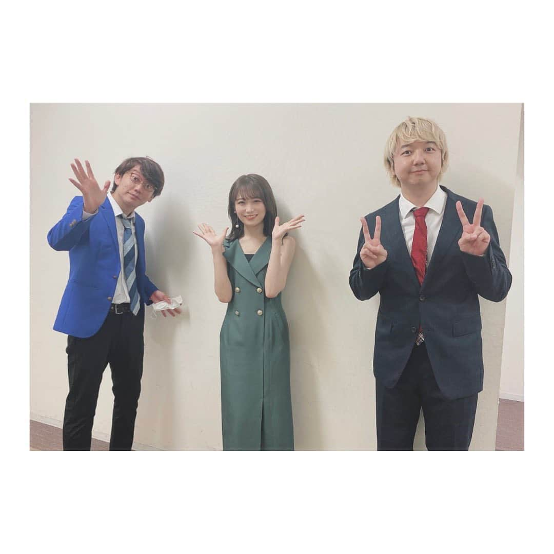 秋元真夏さんのインスタグラム写真 - (秋元真夏Instagram)「.  ネタパレありがとうございました😊  三四郎さんにお写真 お願いしちゃいました☺️📸 お会いできてうれしかったです🤍  リアタイできたんだけど 2回目でも全部笑っちゃいました💕 芸人さんってすごい☺️  #ネタパレ」11月6日 11時43分 - manatsu.akimoto_official