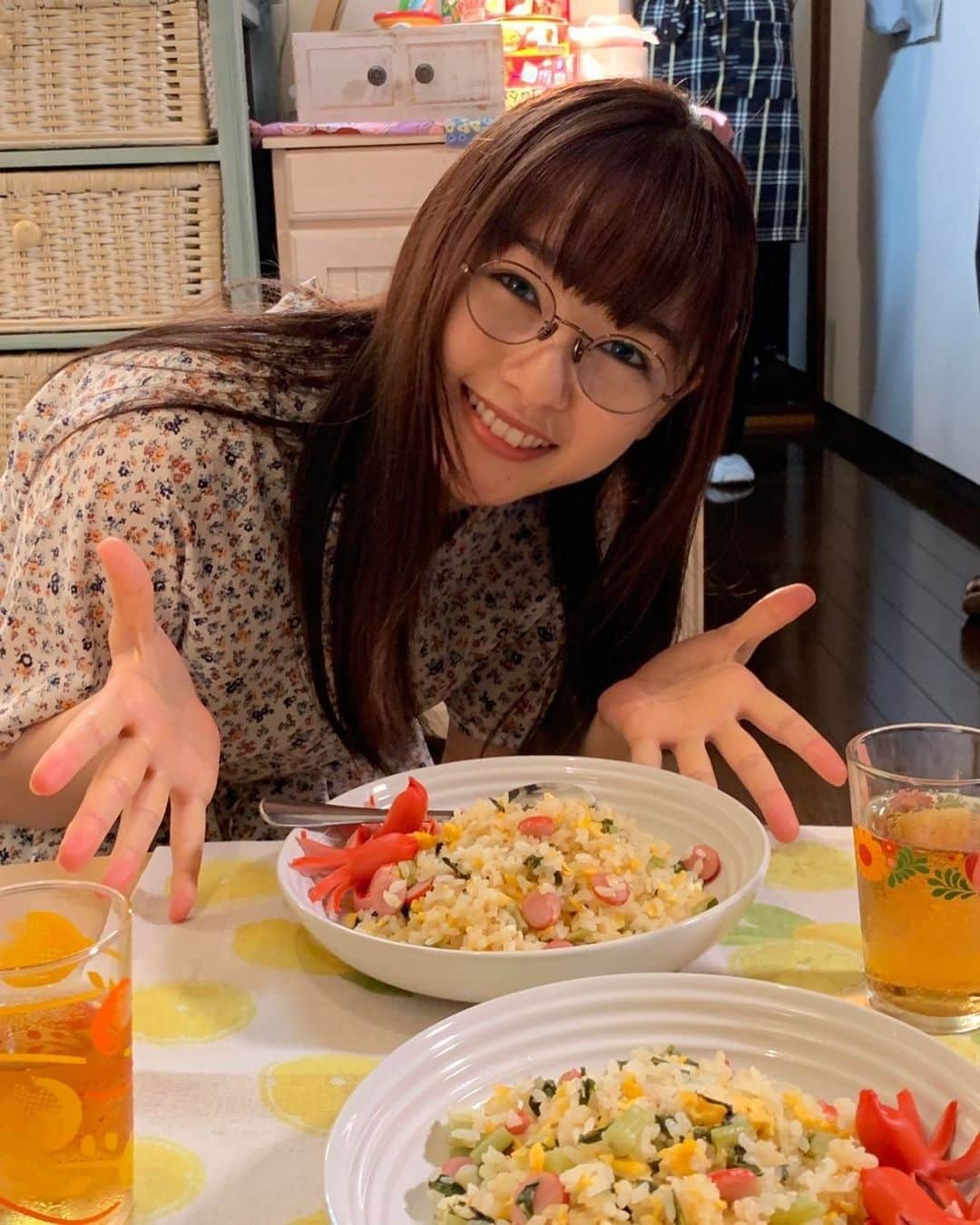 桜井日奈子さんのインスタグラム写真 - (桜井日奈子Instagram)「BSテレ東「ごほうびごはん」第6話🍚  今夜は可愛い妹が登場します！！  桃子役は、同じ事務所の中尾萌那ちゃん  可愛いんですよ、本当に。 あまーいパンケーキにチャーハンに 今夜も美味しいこと間違いなしです🍰  今夜0時から放送ですぜひご覧ください😉  #ごほうびごはん  #中尾萌那 ちゃん」11月6日 21時50分 - sakurai.hinako_official