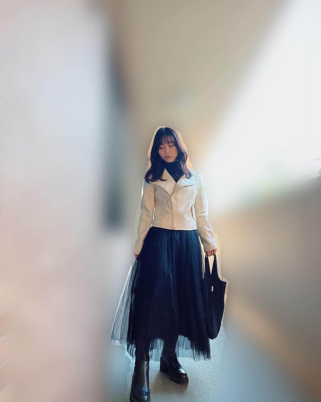 伊織いおさんのインスタグラム写真 - (伊織いおInstagram)「秋服🤍🖤 . . . .  #グラビア#グラビアアイドル#インスタグラビア#グラドル#グラドル自画撮り部#自撮り#私服#水着#ヘアアレンジ#写真#写真好きな人と繋がりたい#photo#被写体#撮影会#撮影#ファッション#좋아#셀#팔로우#오오티디#instagood#instadaily#selfienation#me」11月6日 21時55分 - iocos69