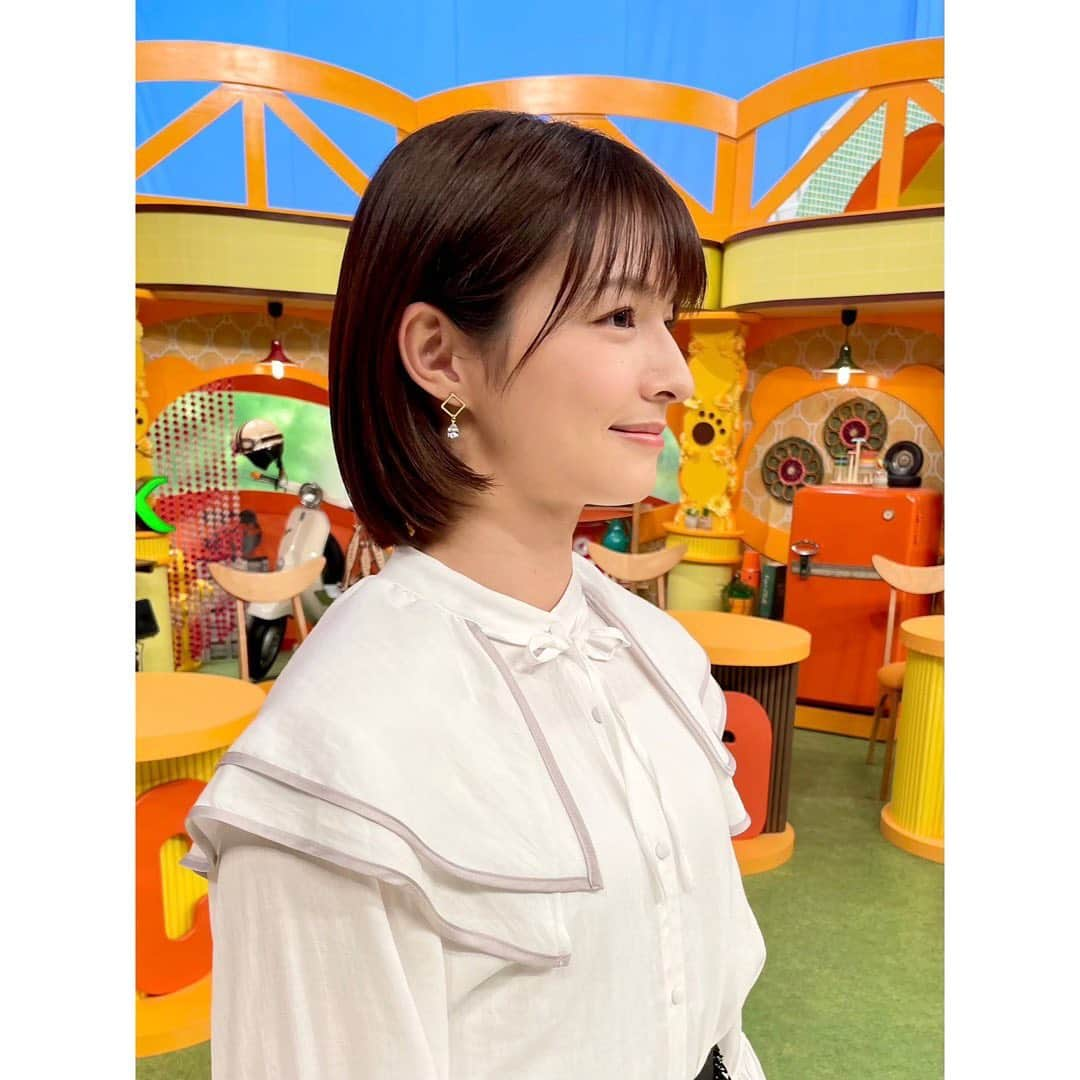 清水麻椰さんのインスタグラム写真 - (清水麻椰Instagram)「土曜のよんチャンTV ありがとうございました🦁 次回は11/27放送です！お楽しみに〜🌟  10/30 (写真①②)  ブラウス、スカート　　　　Re.Verofonna @verofonna  ピアス @brooklyncharm_japan  11/6 (写真③)  ブラウス　&g'aime →@angaime_official  スカート　Re.Verofonna →@verofonna」11月6日 22時01分 - mayasmz