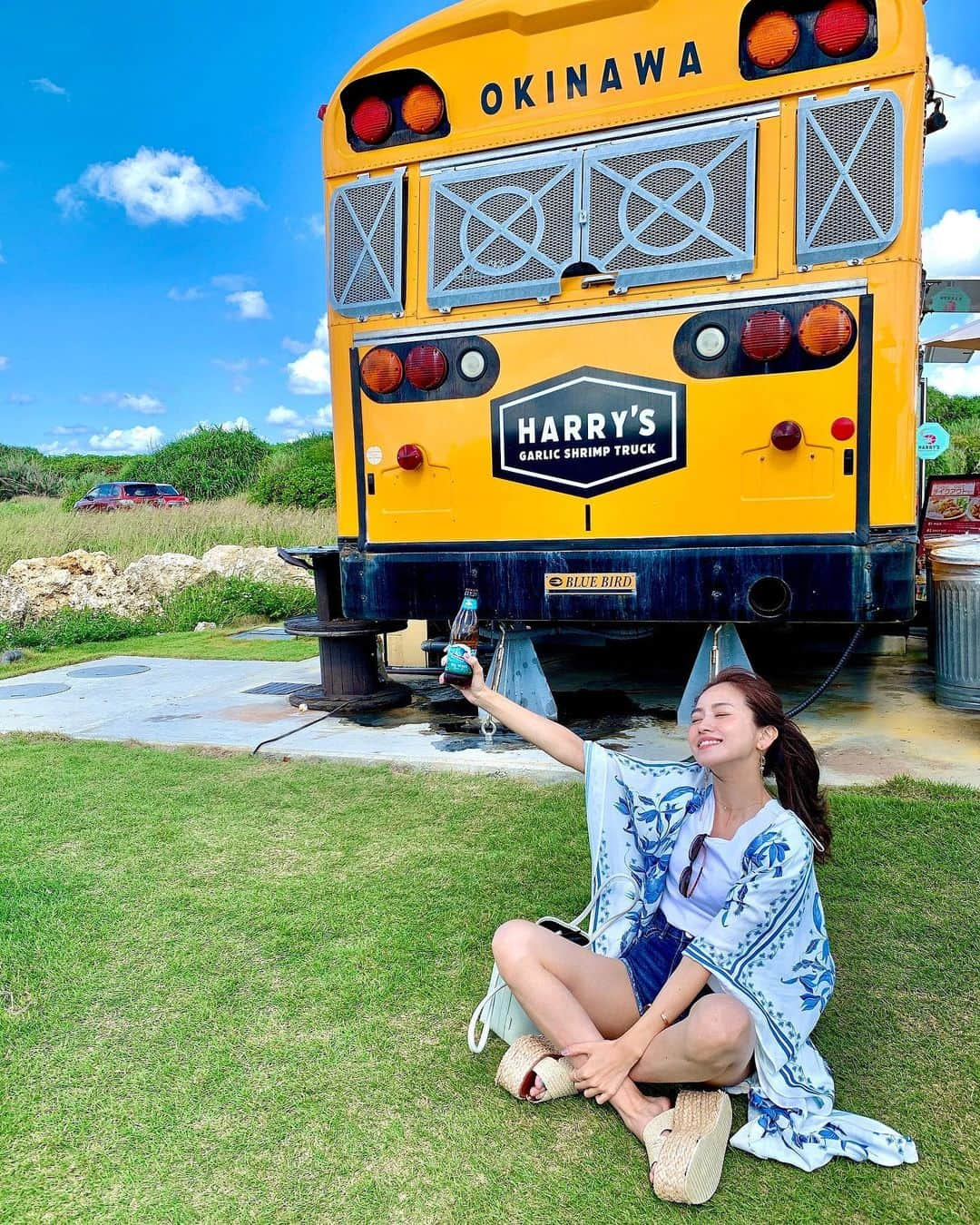 曽田茉莉江さんのインスタグラム写真 - (曽田茉莉江Instagram)「バスがとても可愛かったなぁ🚌 ここのガーリックシュリンプが美味しすぎてビックリ🦐あの味が忘れられない🥲そりゃビール飲んじゃう🍺笑  宮古島行く機会があれば 是非行ってみて下さい💕私もまたいつか必ず行きたいなぁ🤤  ちなみに宮古島に行く前にいつもお世話になっている　@ibc_bashamichiten  さんでボディメンテナンスしてきました😌 こちらのバストケアは足元から全身オイルで流してくれるので大好き❤ ハリ感といいますか、、生き返った感じがしました😌  あとは久々に　@rillee_on  でソニックフィットが新しくなったということで行ってきました💆🏼‍♀️ ハイフよりも効果があると言われているのに、痛みも更に全く感じない…ビフォーアフター見て驚きました🥰 私は飛行機乗るとすぐ浮腫んじゃうのですが、ソニックフィットのお陰で浮腫まなかった気がします🤔フェイスラインって本当大事🥺 駆け込んでよかったぁ〜🤣  #okinawa #miyakojima#南国 #沖縄旅行 #宮古島 #宮古島旅行 #宮古島グルメ #宮古島ホテル #ハリーズシュリンプトラック #プール #pool #水着 #水着コーデ #エステ #ボディケア #バストケア #小顔#ソニックフィット #リリーオン#リリーオン銀座本店」11月6日 22時26分 - marie_soda_