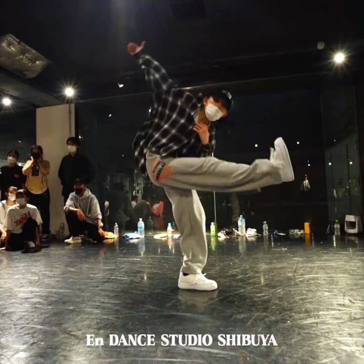 ハルアジタマのインスタグラム：「❤️‍🔥❤️‍🔥𝐀𝐭𝐨 𝐤𝐮𝐧 𝐥𝐞𝐬𝐬𝐨𝐧 ❤️‍🔥❤️‍🔥 久しぶりにAto  kunのLessonを 受けれて最強に楽しかったです💕 体の使い方本当に難しくて苦戦しまくりでした🤯 またLesson楽しみにしてます💗 • Come Down @romderful @fsgreen @anderson._paak  • #dance #dancers #dancelover #dancevideos #love #hiphop #japan #shibuya #endancestudio #followｍe #liketime #likelikelike #14yearsold #ダンス動画 #ダンスレッスン #たのしい時間 #幸せ #ヒップホップ #댄스 #힙합 #댄스동영상 #레슨 #일본 #レッスン動画 #マスク地獄 #ビデオ #14歳  • • @ato_kojima kun ありがとうございました🙇🏻‍♀️💖」