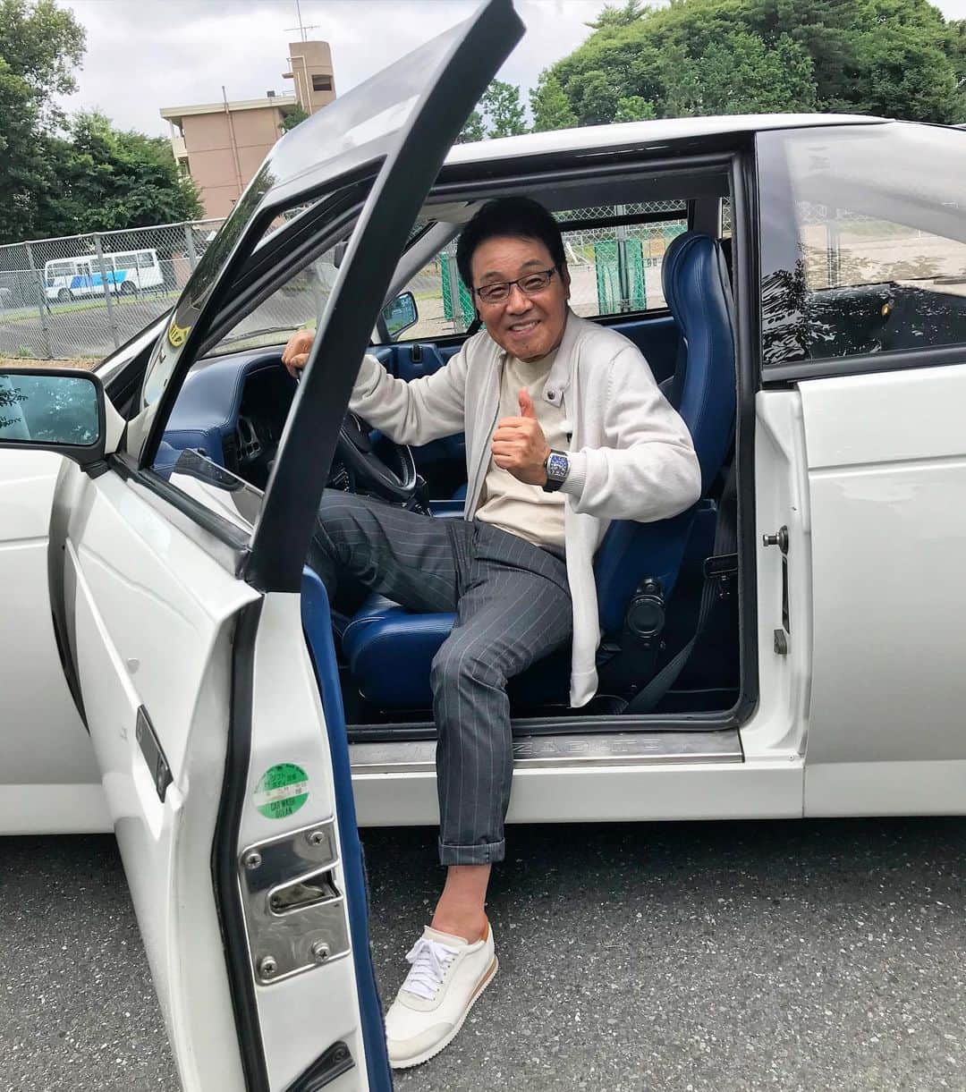 のインスタグラム：「本日放送‼️📺  BS日テレ 21:00〜 「おぎやはぎの愛車遍歴 NO CAR，NO　LIFE！」 に2週連続で出演します🚗  11/6(土)、11/13(土)  BS日テレ　21:00〜21:54  ぜひご覧ください😊  #五木ひろし#itsukihiroshi #車#愛車#おぎやはぎの愛車遍歴」