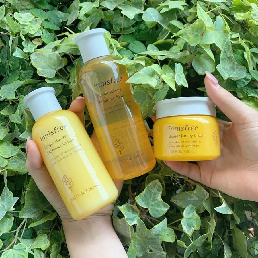 MIYUさんのインスタグラム写真 - (MIYUInstagram)「@innisfreejapan Ginger Honey 🍯🐝  冬になるにつれて、 どんどん肌が乾燥してバリバリになっちゃうのが嫌なので イニスフリーのジンジャーハニーラインでケアしてます。  ハニーと言っても、匂いはそんな強くなくて甘すぎず 意外とさっぱりしてて使いやすい印象🍼 無添加処方なので、お肌の弱い方や毎日ケアする方でも 肌に負担がかかりにくく、おすすめです！  特にモイストクリームは、バターみたいにスッと伸びて ベタつかずに、ちゃんと保湿してくれるのでお気に入り🛁♡  #innifriends #innisfreejapan #イニスフリー #ジンジャーハニー #保湿シールド  sponsored by innisfree」11月6日 15時45分 - miyu__.oo