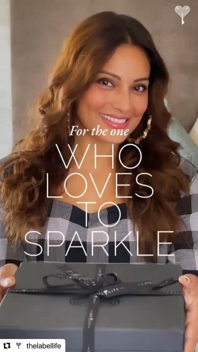 ビパシャ・バスーのインスタグラム：「#Repost @thelabellife with @make_repost ・・・ #ComeTogether: "Oversized earrings are a mandatory add-on to every festive OOTD. Whether you're celebrating virtually this year, or in a small intimate gathering, bold gold earrings are guaranteed to make you shine!"  Link in our bio to shop beaming jewellery.  #TheLabelLife #ElevatedLifestyleEssentials #ComeTogether #TheJoyOfGiving #TheSeasonOfGiving #Gifting #Diwali #HappyDiwali #StyleEditorNotes #styleeditortips」