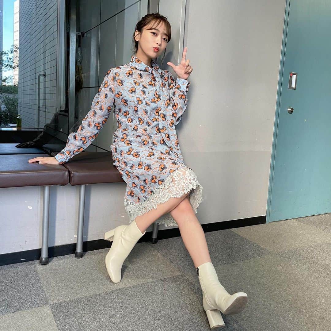 近藤千尋さんのインスタグラム写真 - (近藤千尋Instagram)「生放送前のバタバタ時間🕐❤️ ラヴィット金曜日🐰 ありがとうございました😊💕 久々にポニーテール☺️  見てない方は TVerの見逃し配信見てねっ📺 @tbs_loveit   昨日は久々にお酒を飲んだら 弱くなっていたなぁ。。。笑🍺  ウェア @adelly.tokyo @harumi_showroom  アクセサリー @_cafca_」11月6日 17時05分 - chipichan.1215