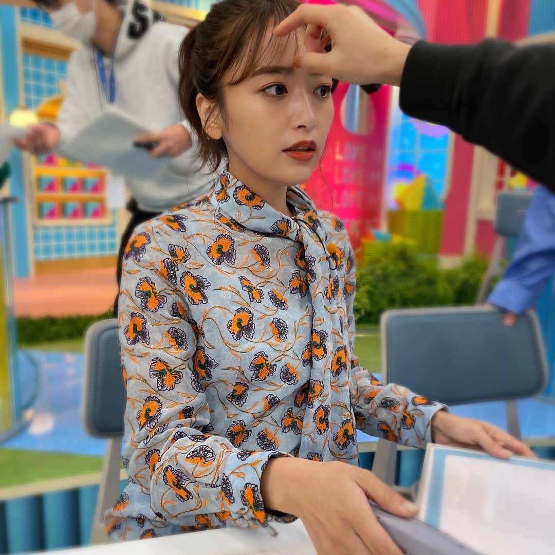 近藤千尋さんのインスタグラム写真 - (近藤千尋Instagram)「生放送前のバタバタ時間🕐❤️ ラヴィット金曜日🐰 ありがとうございました😊💕 久々にポニーテール☺️  見てない方は TVerの見逃し配信見てねっ📺 @tbs_loveit   昨日は久々にお酒を飲んだら 弱くなっていたなぁ。。。笑🍺  ウェア @adelly.tokyo @harumi_showroom  アクセサリー @_cafca_」11月6日 17時05分 - chipichan.1215