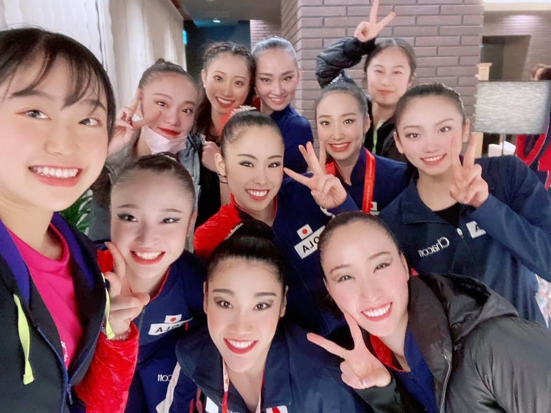 杉本早裕吏さんのインスタグラム写真 - (杉本早裕吏Instagram)「・ TEAM JAPAN🧚‍♀️🎌  今年は個人の人と一緒に練習する機会が多くて、とっても刺激になりました😊🤝 今シーズンもお疲れ様でした♥️ ・ ・ #フェアリージャパンpola  #新体操 #個人 #団体 #今シーズン終了」11月6日 17時21分 - sayuri0125sugimoto