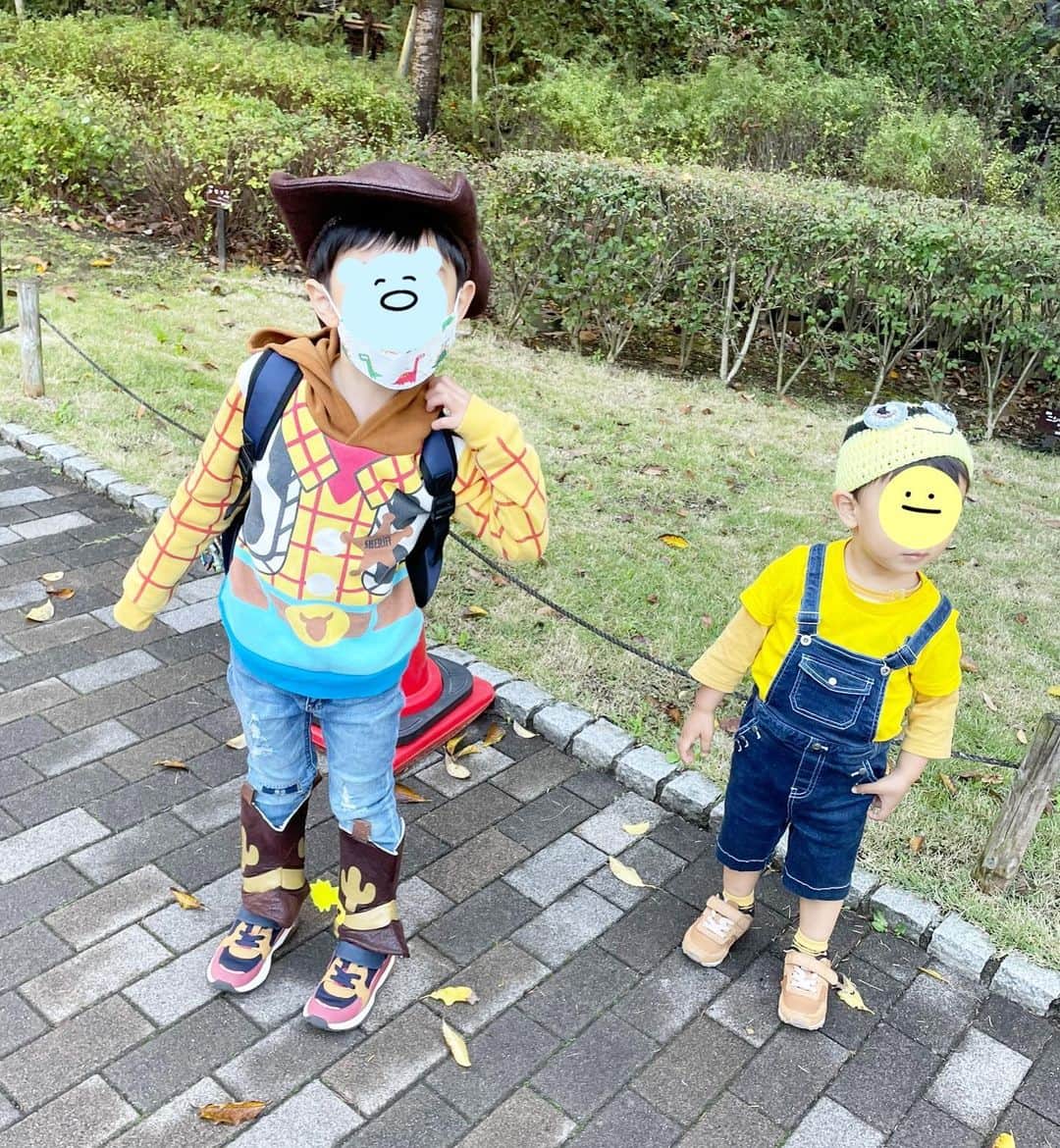 神戸蘭子さんのインスタグラム写真 - (神戸蘭子Instagram)「ハロウィンウィークは。 毎日コスチュームで楽しそうな子供達でした🎃  #ママライフ　#ハロウィン　#トリックオアトリート  #兄弟」11月6日 17時23分 - ranran0414