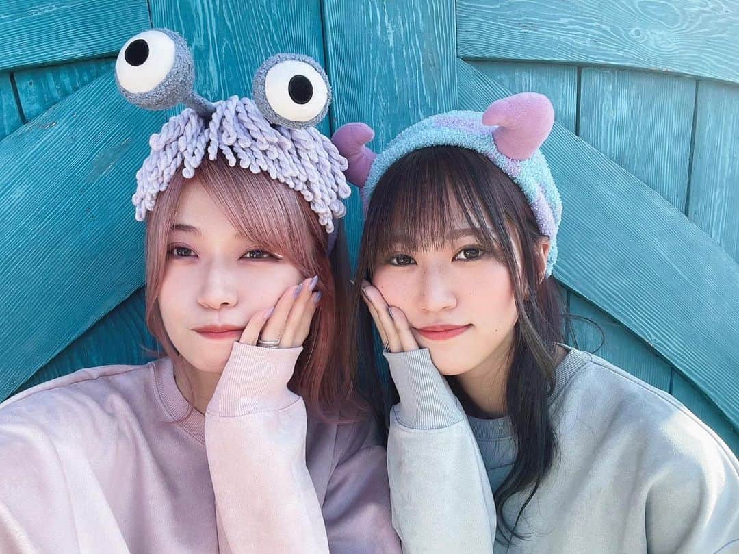 ぴろまるのインスタグラム：「夢空間すぎて写真沢山撮った！から載せる！！！！！！！ . #初めてのディズニーランド #で耳盛れ #カチューシャのこと耳って言うタイプ #この前奈良公園で鹿の耳つけてるカップル見た #奈良にもきてるぞ #耳盛れ文化 #🐭🏰💓 #🦌‪🍘‬💓」