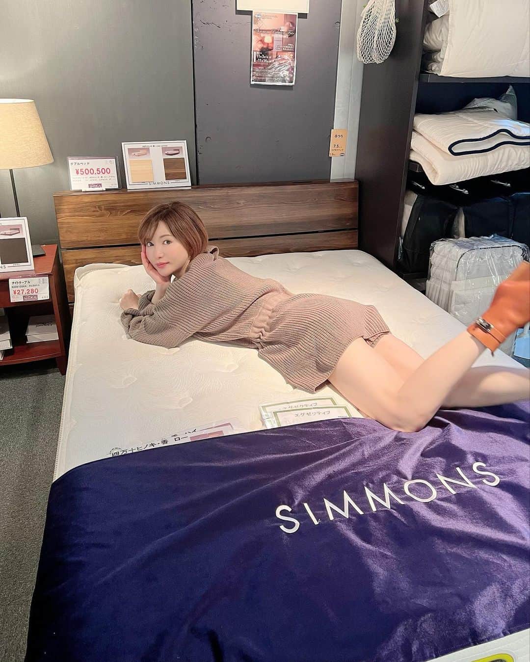 里美ゆりあさんのインスタグラム写真 - (里美ゆりあInstagram)「bedマットが凄く睡眠に大切という事で 買い替え😊✨  #bed #simmons」11月6日 17時59分 - satomiyuria