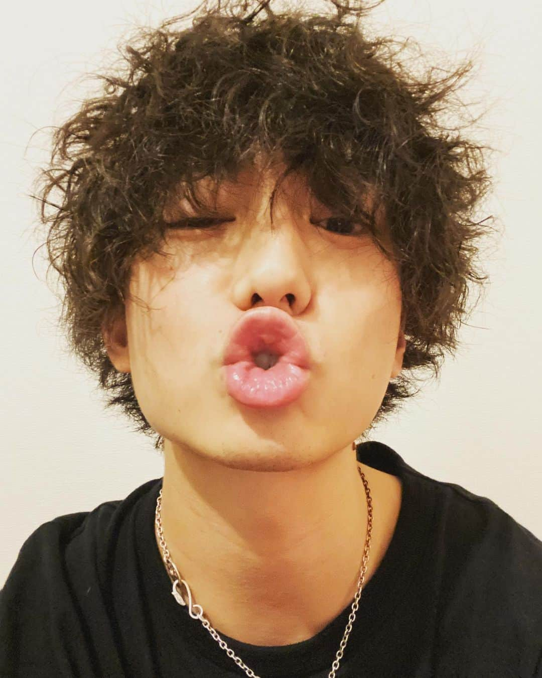 伊藤健太郎のインスタグラム：「髪型チェンジしました‼️  心機一転頑張ります👊  kentaro」