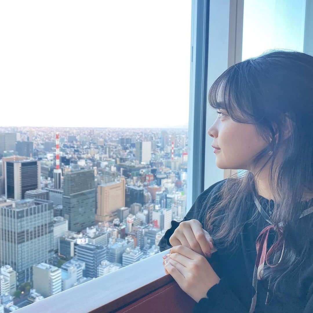 林芽亜里さんのインスタグラム写真 - (林芽亜里Instagram)「🎀 ⁡ お誕生日ブランチに行ってきました☺️ ⁡ 景色が本当に綺麗だったぁ🥺 ⁡ 昨日の投稿にもたくさんのうれしいコメントありがとうございます!!みなさんからの色んな形でのお祝いメッセージも全て読ませていただきました\(◡̈)/!!!!  ファンの方にお誕生日プレゼントで頂いたヘアリボンを付けちゃいました‪୨୧‬  改めて感謝です♡ ありがとうございます🎁 ⁡ #林芽亜里」11月6日 18時56分 - meari__hayashi