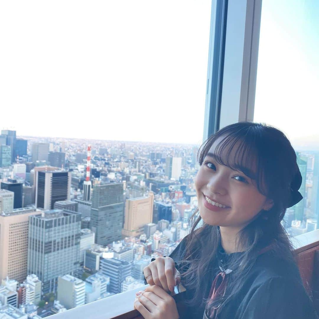 林芽亜里さんのインスタグラム写真 - (林芽亜里Instagram)「🎀 ⁡ お誕生日ブランチに行ってきました☺️ ⁡ 景色が本当に綺麗だったぁ🥺 ⁡ 昨日の投稿にもたくさんのうれしいコメントありがとうございます!!みなさんからの色んな形でのお祝いメッセージも全て読ませていただきました\(◡̈)/!!!!  ファンの方にお誕生日プレゼントで頂いたヘアリボンを付けちゃいました‪୨୧‬  改めて感謝です♡ ありがとうございます🎁 ⁡ #林芽亜里」11月6日 18時56分 - meari__hayashi