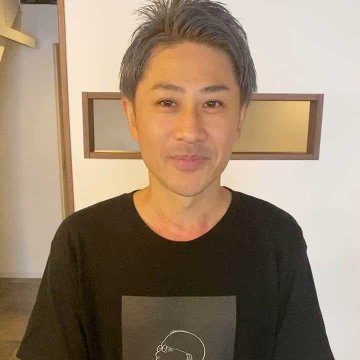 神林匠のインスタグラム：「お笑い芸人、  ロングロングの長峰さんが  来てくれました♪  僕はYouTubeやってません（笑）  ありがとうございました！  再アップになります♪  YouTube ロングロング公式  Twitter @tosanaga  TikTok ロングロングの日常　@longlong.nt.nm  だそうです！  是非ぜひ！  またお待ちしてます♪ㅤㅤ  ただいま、  髪庵ゆかしでは  完全のマンツーマンで  プライベート空間の施術をさせていただいています。  ご予約も前後のお客様と  被らないようにしております。  マスクを着用、消毒ハンドジェルを用意し  換気も充分にさせていただいております。  今この世の中  大変になっておりますが、  少しでも気持ちが  上へと向けるように  日々の暮らしが楽しく幸せになれるように  ヘアスタイルを  カッコよく、キレイに可愛くする  お手伝いができればと思います！  暗い気持ちを  一緒に吹き飛ばしていきませんか？？ ㅤ ㅤㅤㅤㅤㅤㅤㅤㅤㅤㅤㅤㅤㅤㅤㅤㅤㅤㅤㅤㅤ  髪庵ゆかし  154-0015 東京都世田谷区桜新町1-11-4 フジヤビル2F  tel 0354268978 完全予約制 営業時間 ９時３０分〜２０時 田園都市線桜新町駅徒歩2分 桜新町駅の西口を出て頂き、ファミリーマートの前の横断歩道を渡って下さい。 KALDI coffee farm（カルディコーヒーファーム）を左手に位直進していくと、ガラス張りのパン屋さん(フジヤ本店)がありますので、そちら2階になります。 注意:ペコちゃんのキャラクターの不二家さんとは別ですので、お気をつけ下さいませ。 ビルは淡い黄色の建物です。 ヘアスタイルで運命を変える。  @takumi_kanbayashi  @long_nagamine0428  #髪庵ゆかし #桜新町 #サザエさんの町 #イケメン  #神林匠 #お笑い  #芸人 #ロングロング #漫才師　#ワタナベエンターテイメント #二子玉川　#桜新町　#お笑い芸人  #ヘアスタイル  #カット #桜新町美容室 #長峰 #ヘアスタイルで運命を変える  #メンズヘア #メンズカット #メンズ #アラサー #アラフォー  #アラフィフ #大人ヘアスタイル  #三軒茶屋 #用賀 #駒沢　#ブルーアッシュ　#メンズカラー」