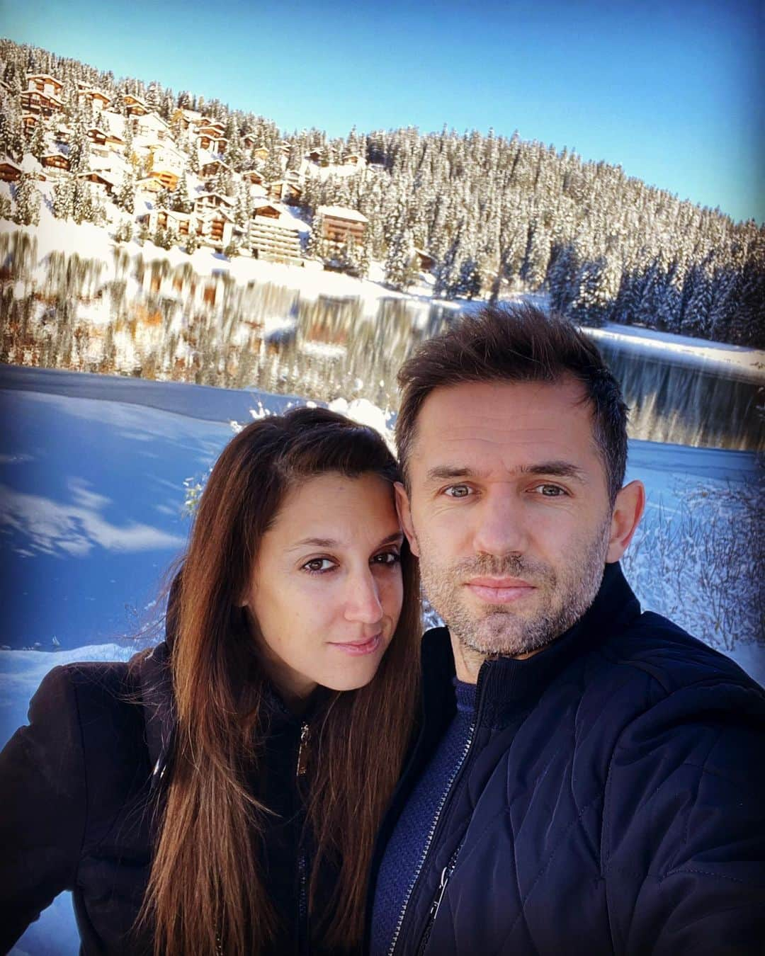 セナド・ルリッチさんのインスタグラム写真 - (セナド・ルリッチInstagram)「👫🏽❤️‍🔥 @sandra_lulic #Arosa#winter#november#amore」11月6日 19時26分 - senad.lulic