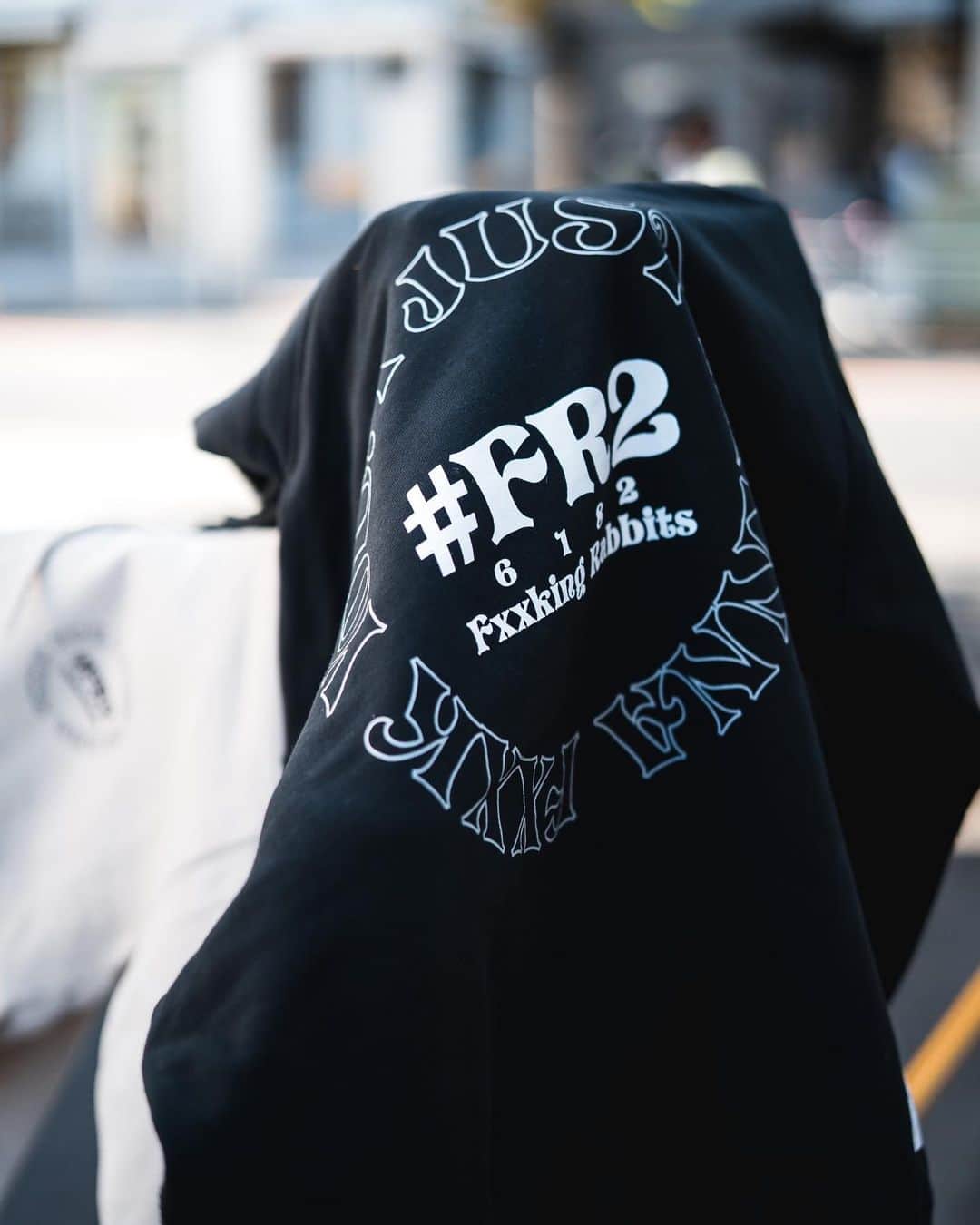#FR2さんのインスタグラム写真 - (#FR2Instagram)「#FR2 HOLIDAY 2021 COLLECTION available now in-store and online.  Circle Logo Zip up Hoodie.  We ship world wide.  #FR2#fxxkingrabbits#頭狂色情兎 #smokingkills#smokingkills®#禁煙推奨」11月6日 19時35分 - fxxkingrabbits