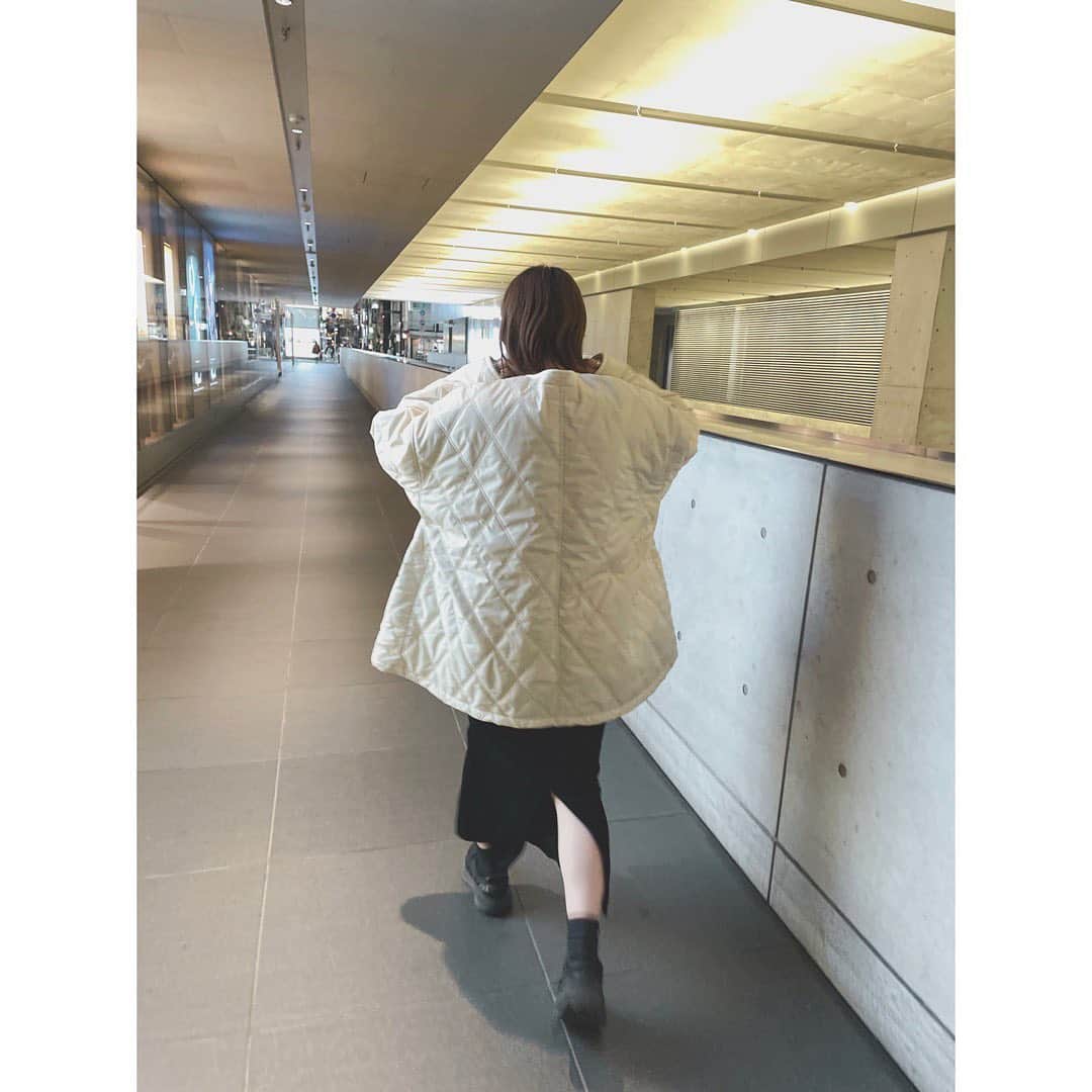 野尻美穂のインスタグラム：「白いいね！  SHIBUYA Exclusive🤞  葛西臨海公園からの急遽銀座だったので、スニーカー👟  #wai_ships #wai_ships21aw」