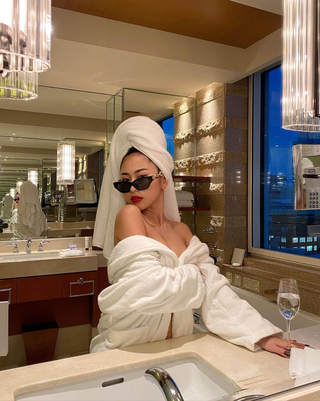 十枝梨菜さんのインスタグラム写真 - (十枝梨菜Instagram)「link in bio 🖤👄  #onlyfans#of#new#post#new post#peninsula#thepeninsulatokyo#peninsulahotel#peninsulatokyo#japan#tokyo#hotel#hotellife#hoteldesign#hotelstay#bathrobe#bathroom#japanese#asian#japanesegirl#asianmodel#rinatoeda#十枝梨菜」11月6日 20時03分 - rinatoeda0611