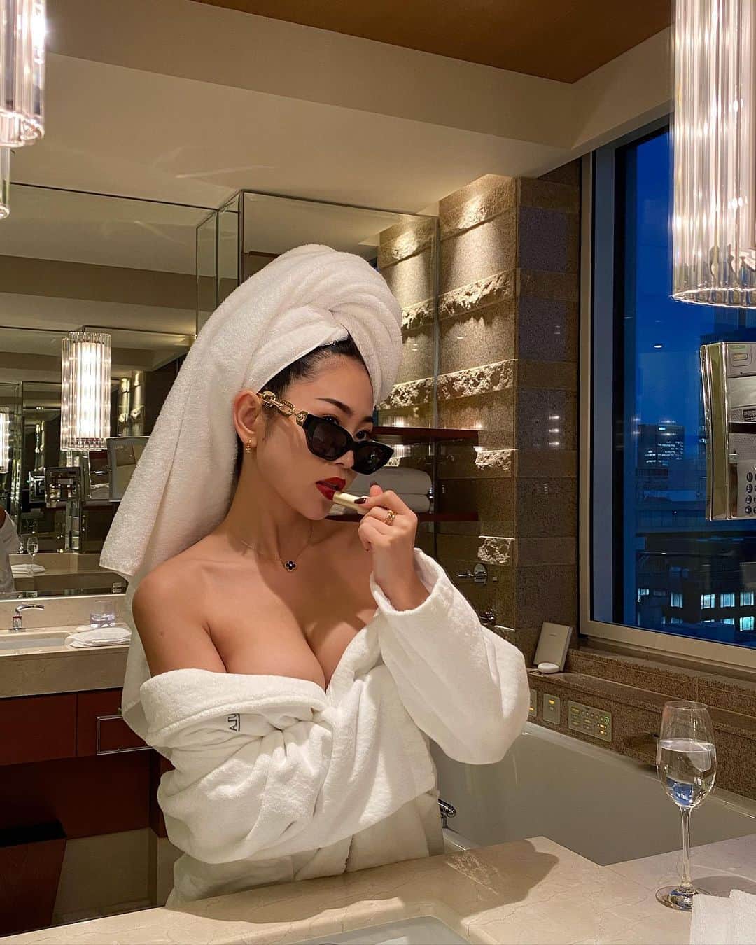 十枝梨菜さんのインスタグラム写真 - (十枝梨菜Instagram)「link in bio 🖤👄  #onlyfans#of#new#post#new post#peninsula#thepeninsulatokyo#peninsulahotel#peninsulatokyo#japan#tokyo#hotel#hotellife#hoteldesign#hotelstay#bathrobe#bathroom#japanese#asian#japanesegirl#asianmodel#rinatoeda#十枝梨菜」11月6日 20時03分 - rinatoeda0611